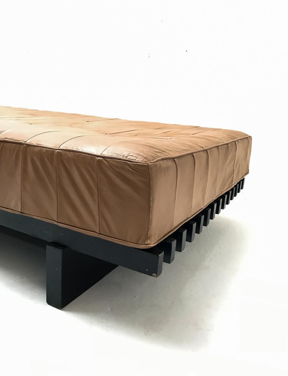 Swiss Mid-Century Leather Daybed DS80 by De Sede For Sale