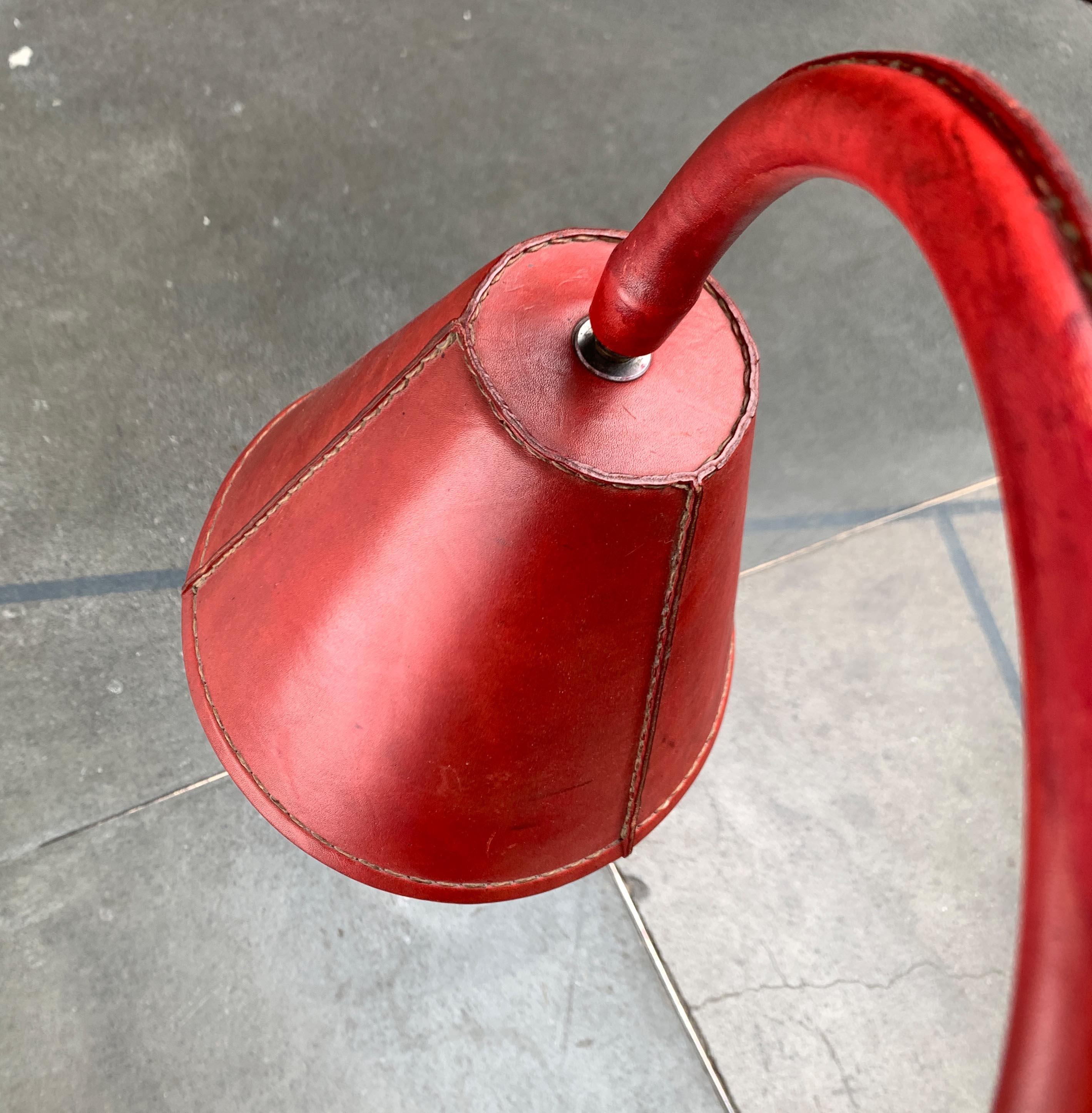 Espagnol Lampadaire en cuir du milieu du siècle dans le style de Jacques Adnet pour Valenti, Espagne en vente