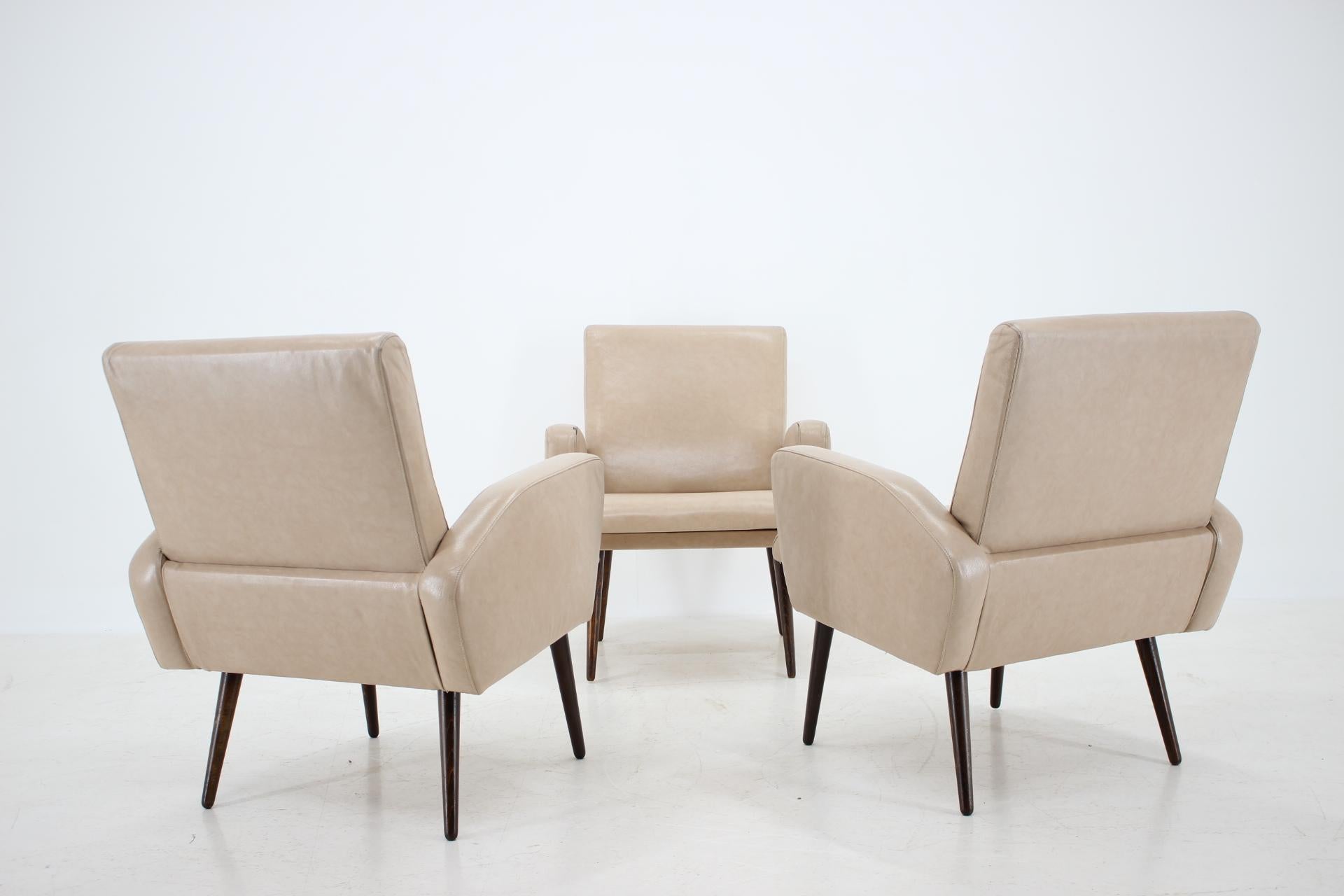 Midcentury Leather Living Room Set Designed by Miroslav Navrátil, 1970s 4