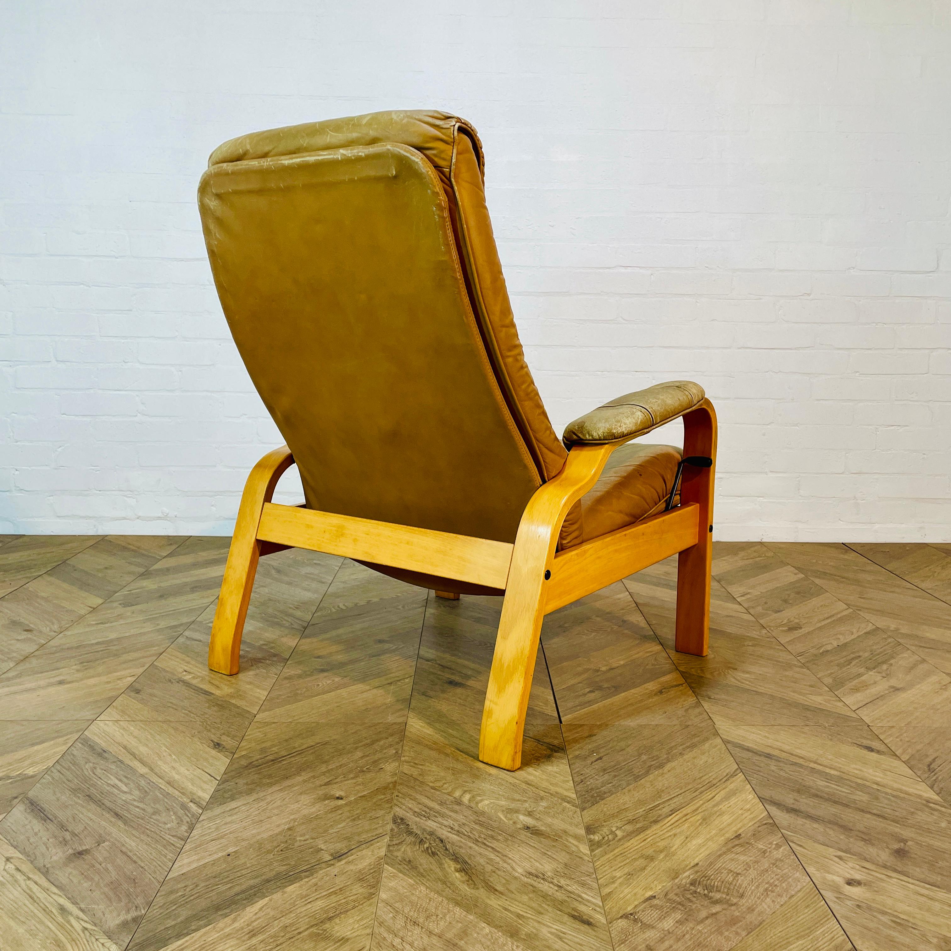 Mid Century Leather Lounge Armchair by Skoghaug Industries, 1970s For Sale 4