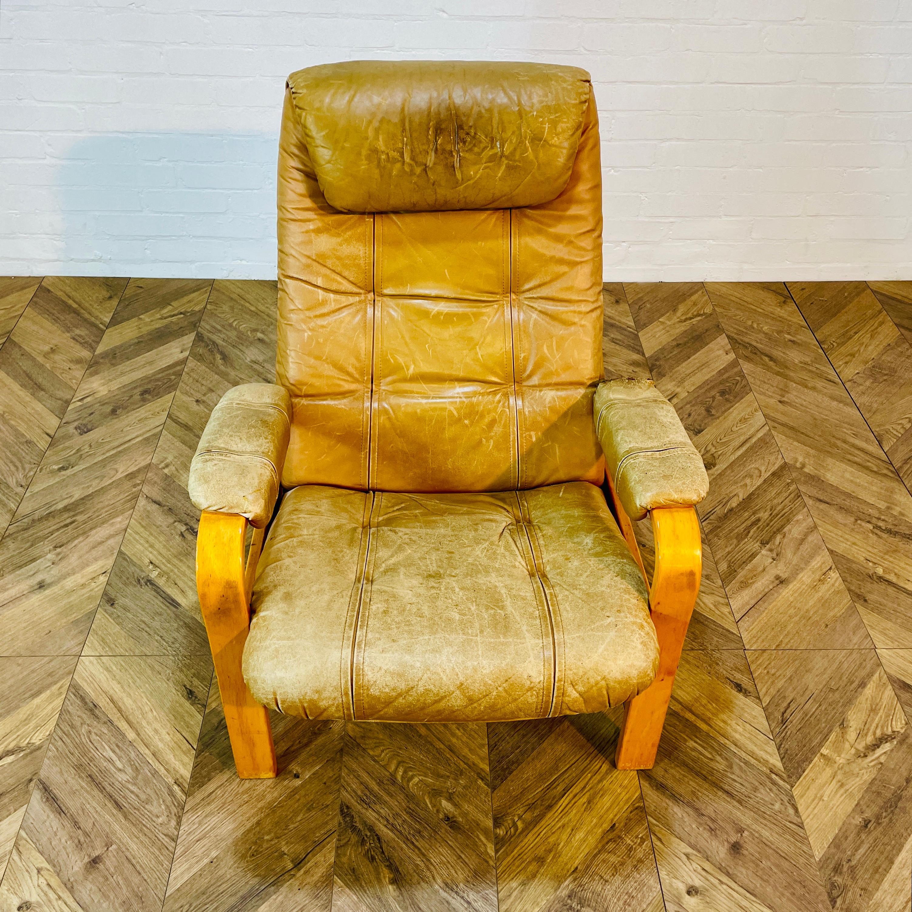 Mid Century Leather Lounge Armchair by Skoghaug Industries, 1970s For Sale 6