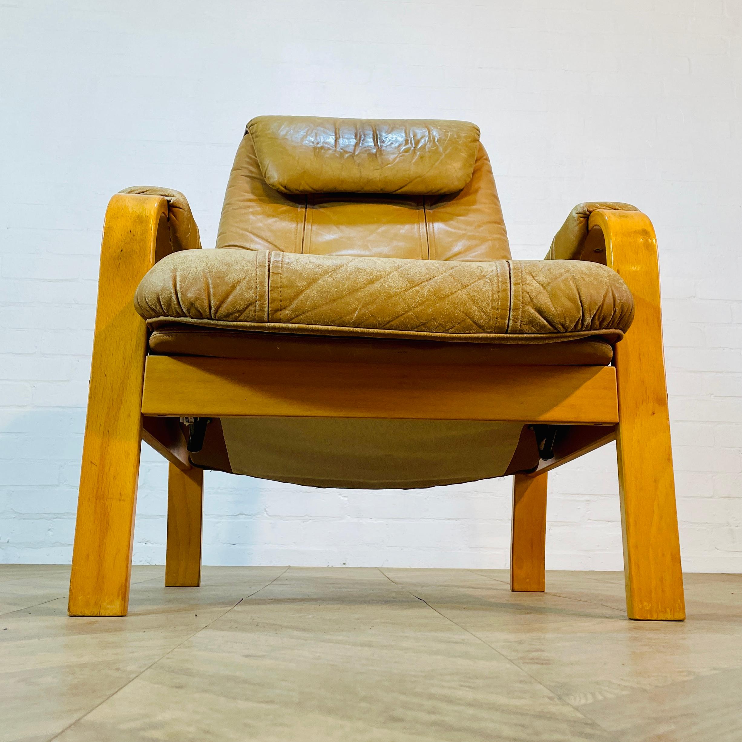 Mid Century Leather Lounge Armchair by Skoghaug Industries, 1970s For Sale 7