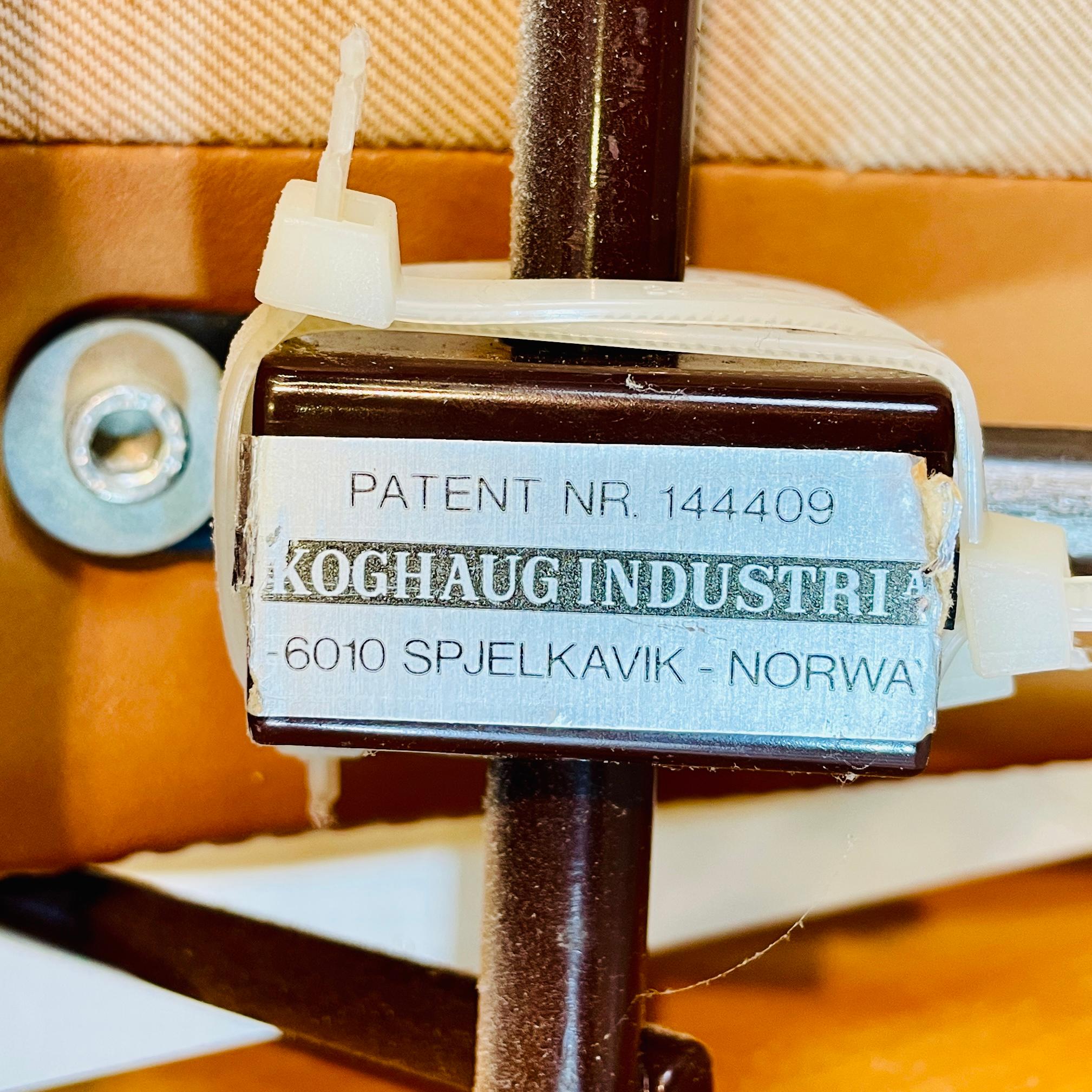 Mid-Century Modern Mid Century Leather Lounge Armchair by Skoghaug Industries, 1970s For Sale