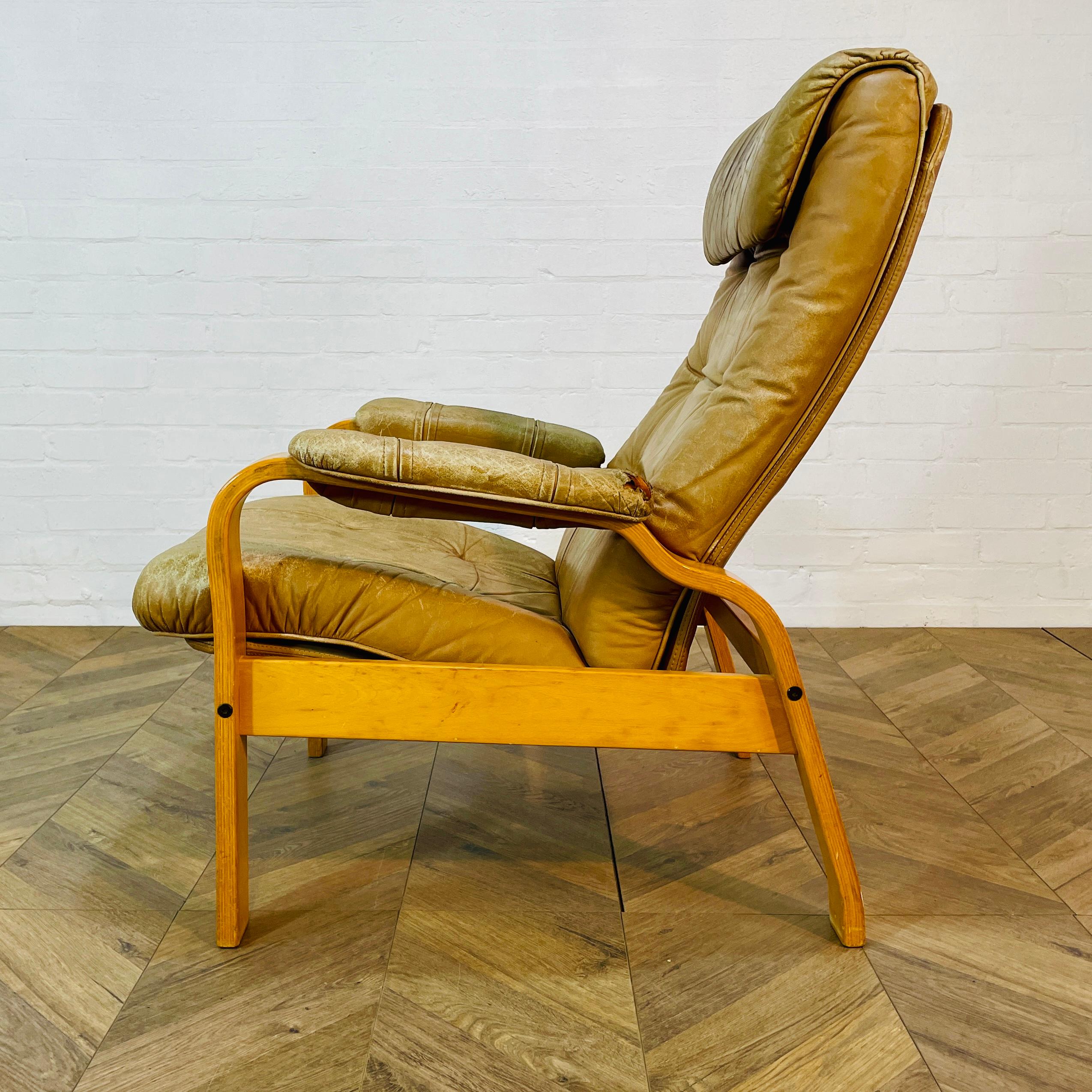 Late 20th Century Mid Century Leather Lounge Armchair by Skoghaug Industries, 1970s For Sale