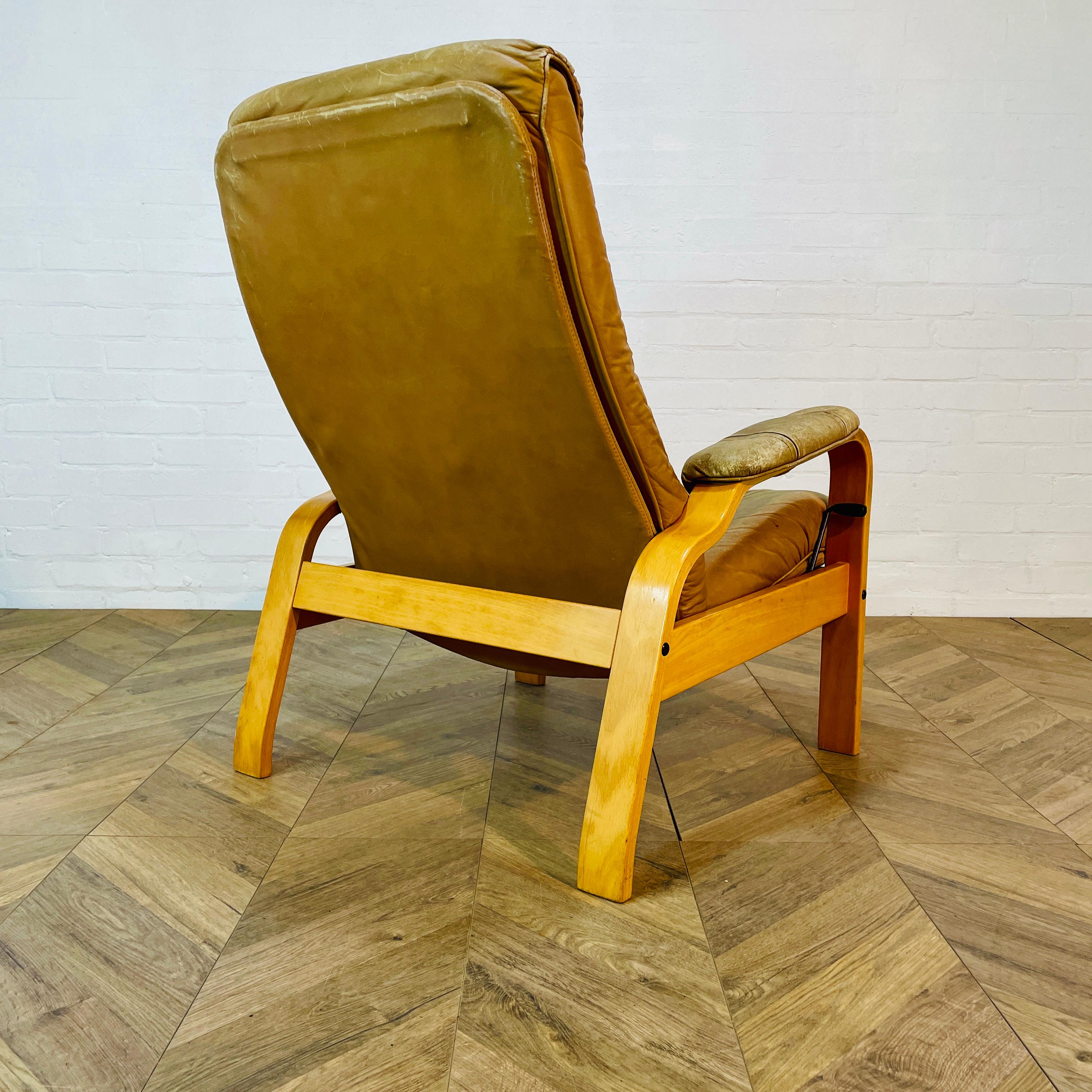 Mid Century Leather Lounge Armchair by Skoghaug Industries, 1970s For Sale 1