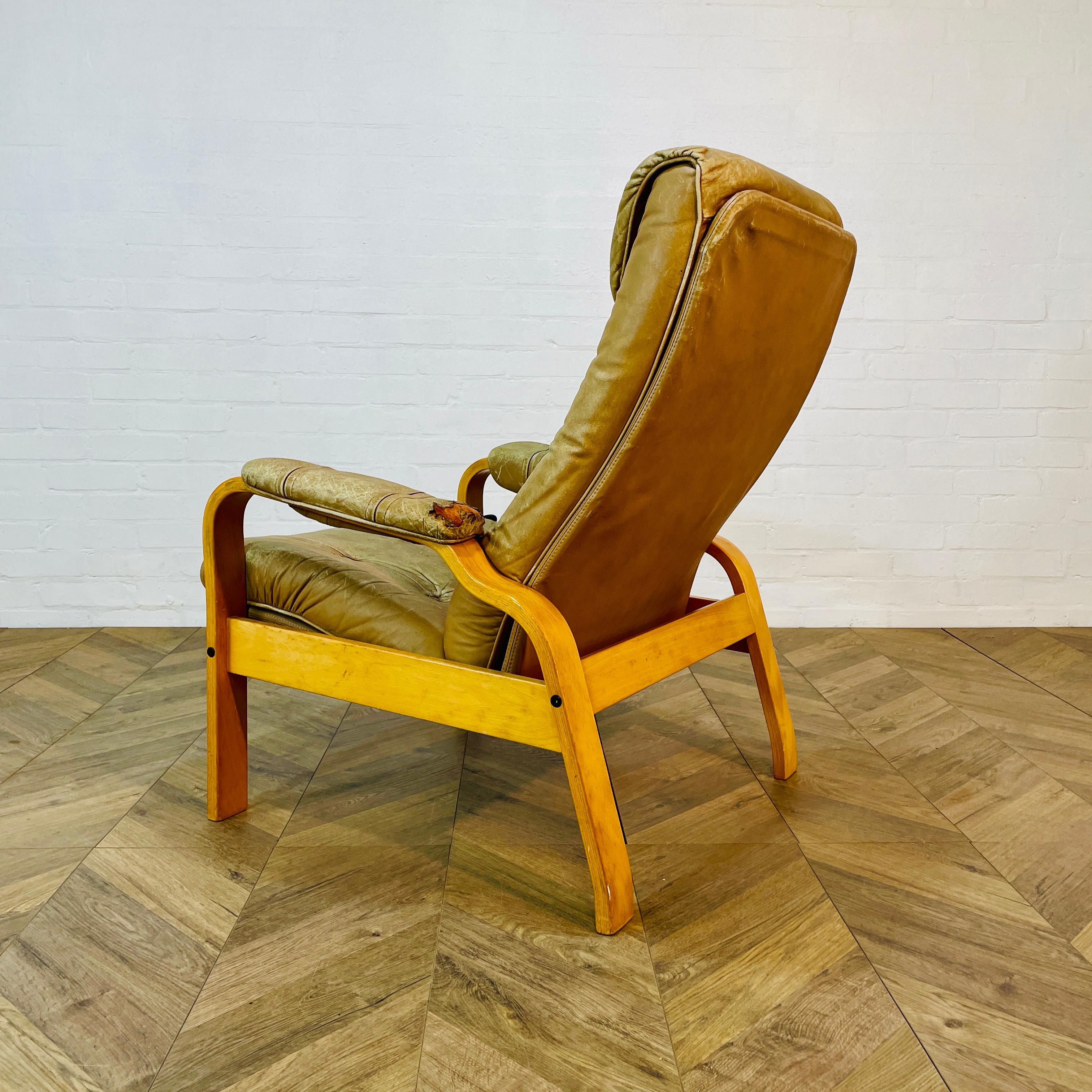 Mid Century Leather Lounge Armchair by Skoghaug Industries, 1970s For Sale 2