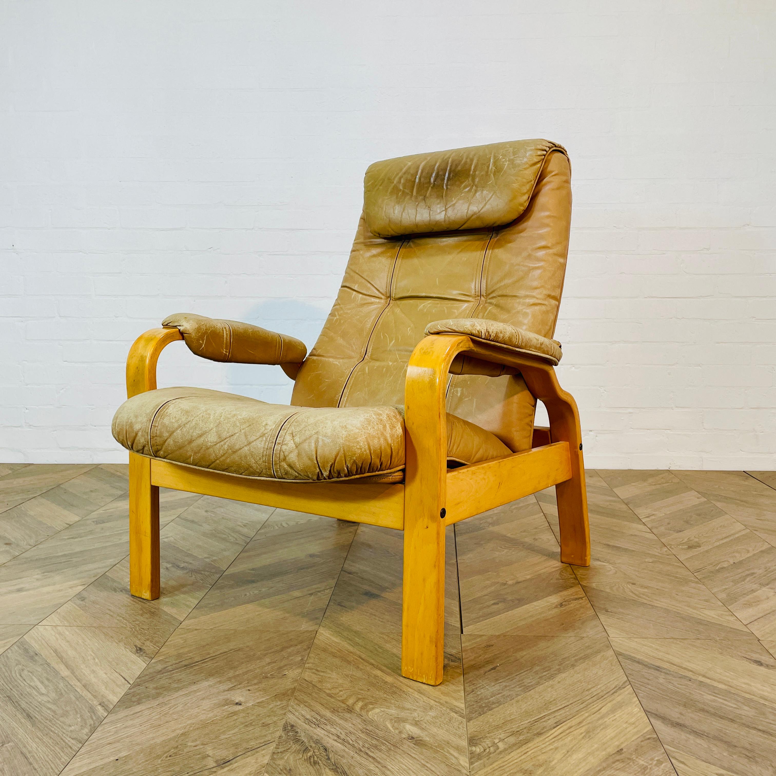 Mid Century Leather Lounge Armchair by Skoghaug Industries, 1970s For Sale 3