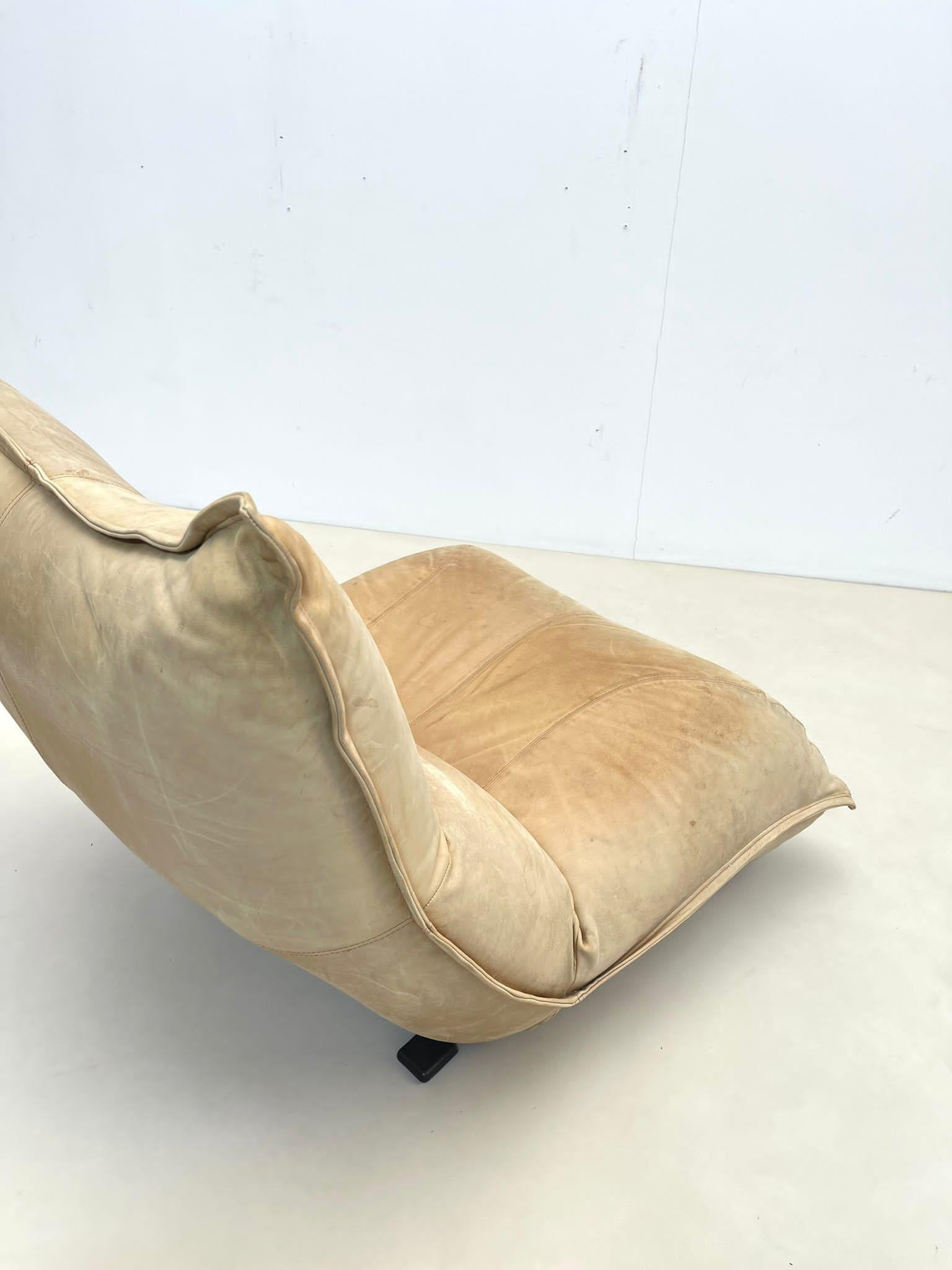 Mid-Century Leather Lounge Chair, Italy 1970s For Sale 2