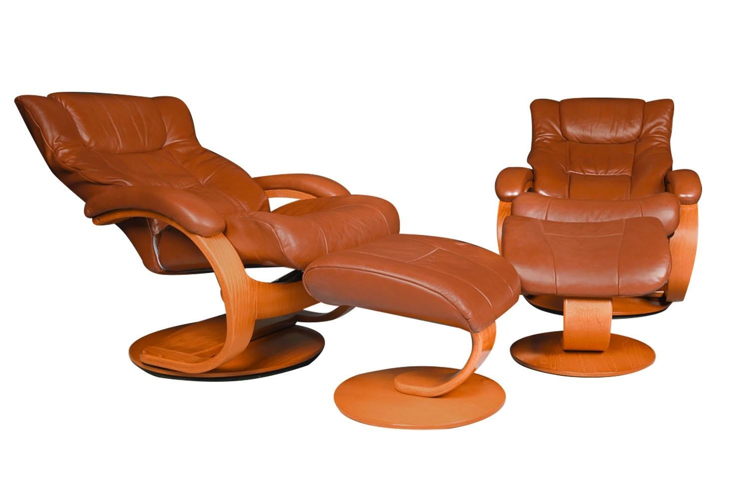 Late 20th Century Mid-Century Leather Pair Norway Lounge Chairs Ottomans Hjellegjerde Mobler 