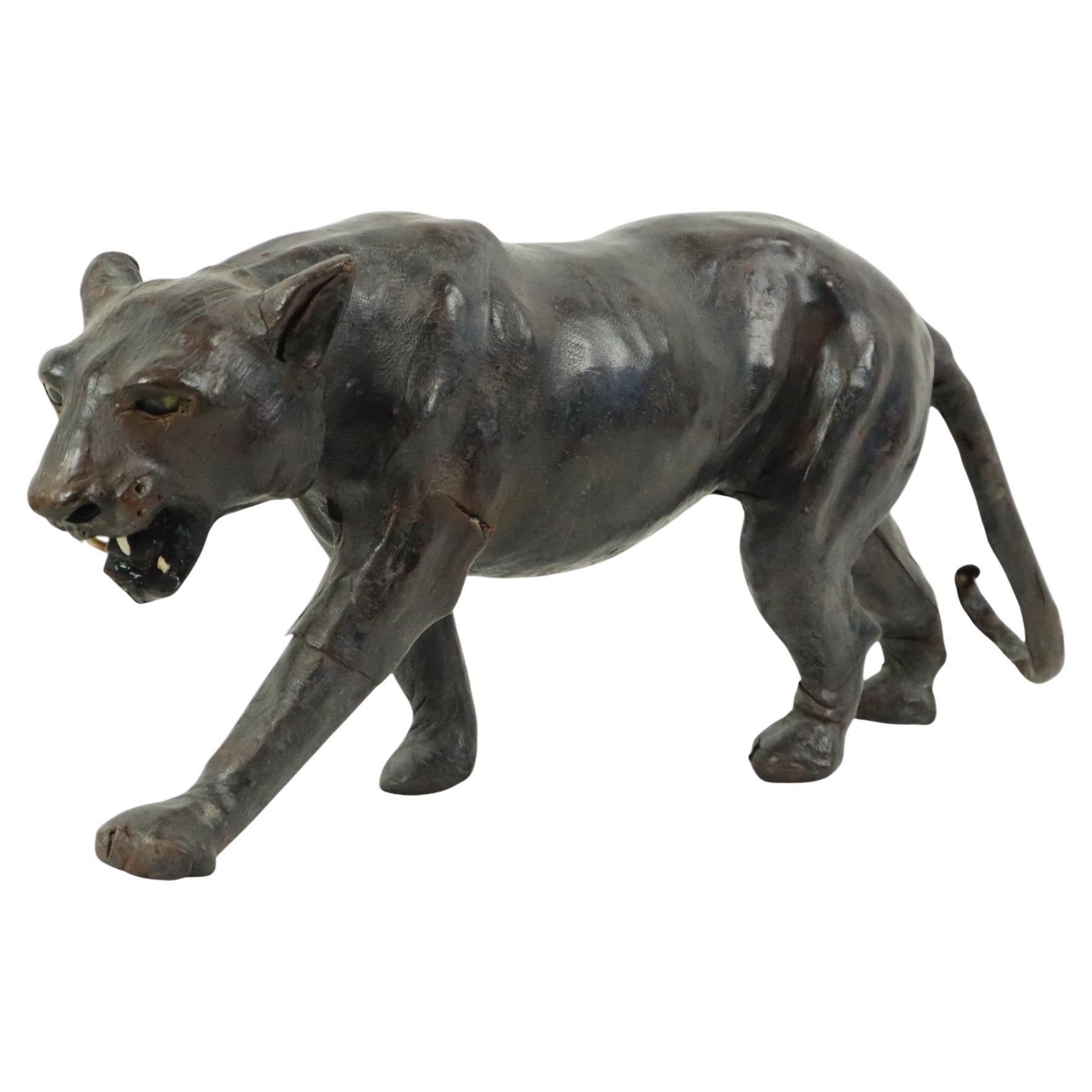 Estatua de la pantera de cuero de mediados de siglo Liberty of London 43cm