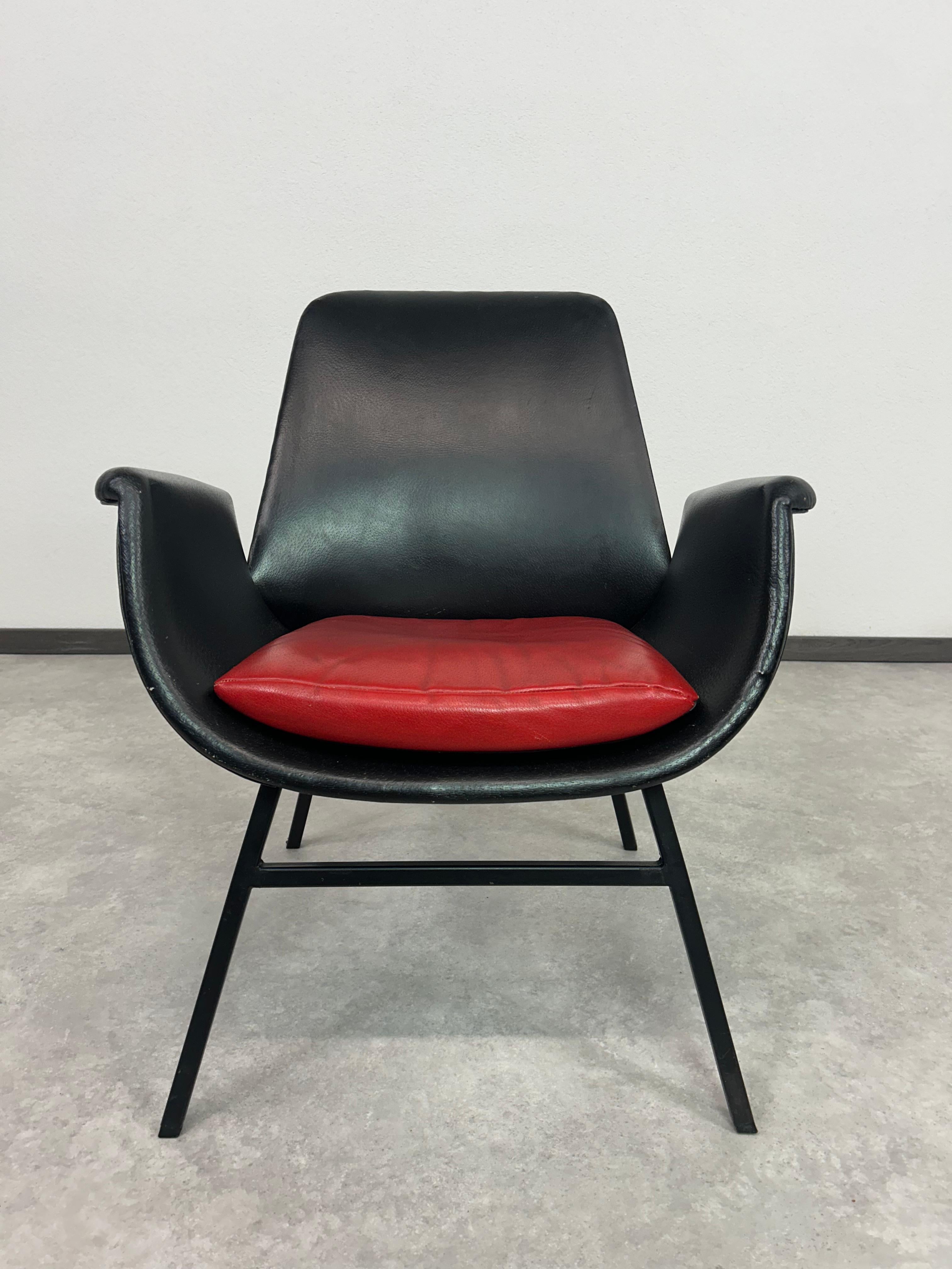 Groupe de sièges en cuir de style mid-century attr. Gastone Rinaldi en vente 3