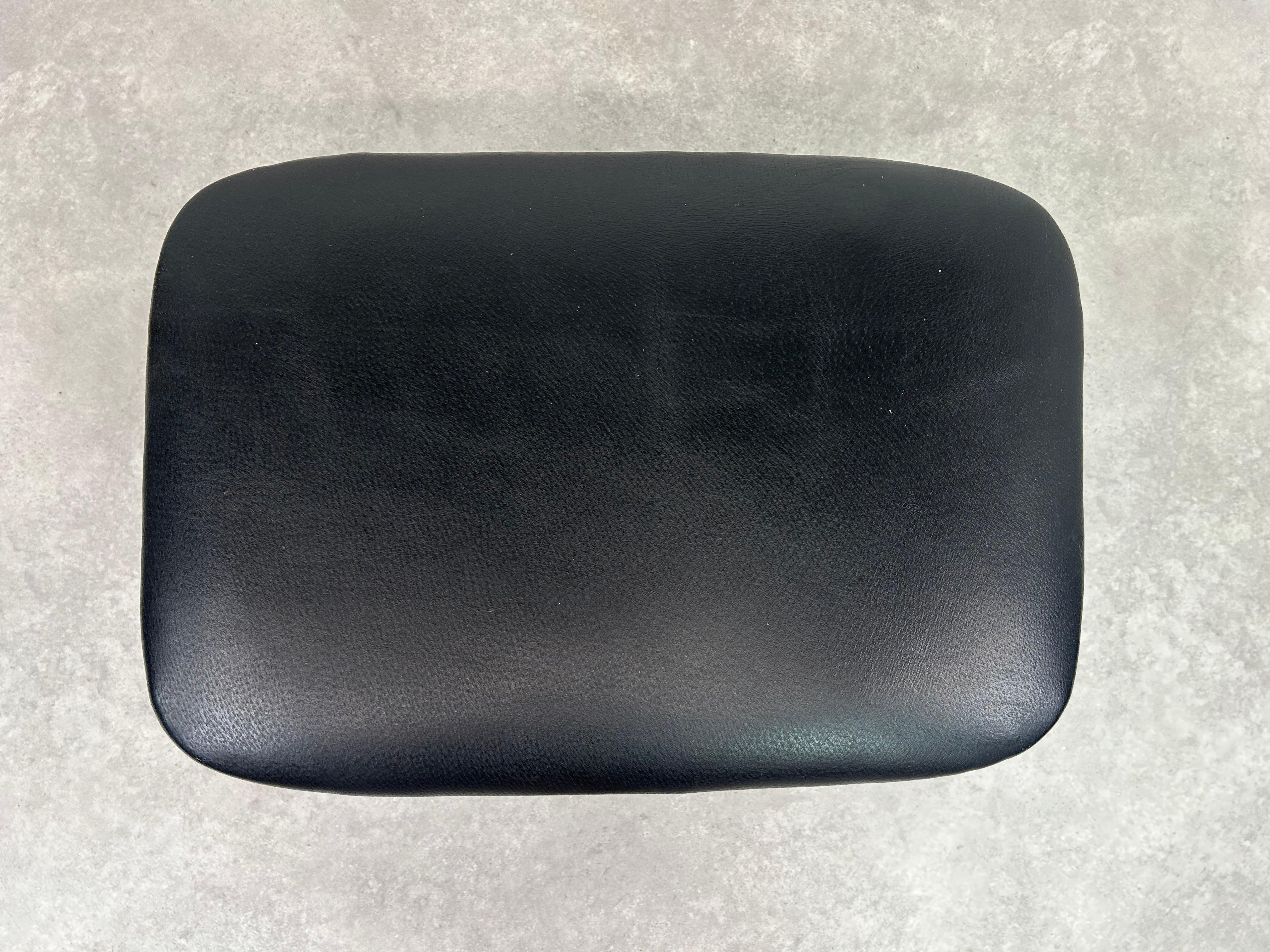 Groupe de sièges en cuir de style mid-century attr. Gastone Rinaldi en vente 10