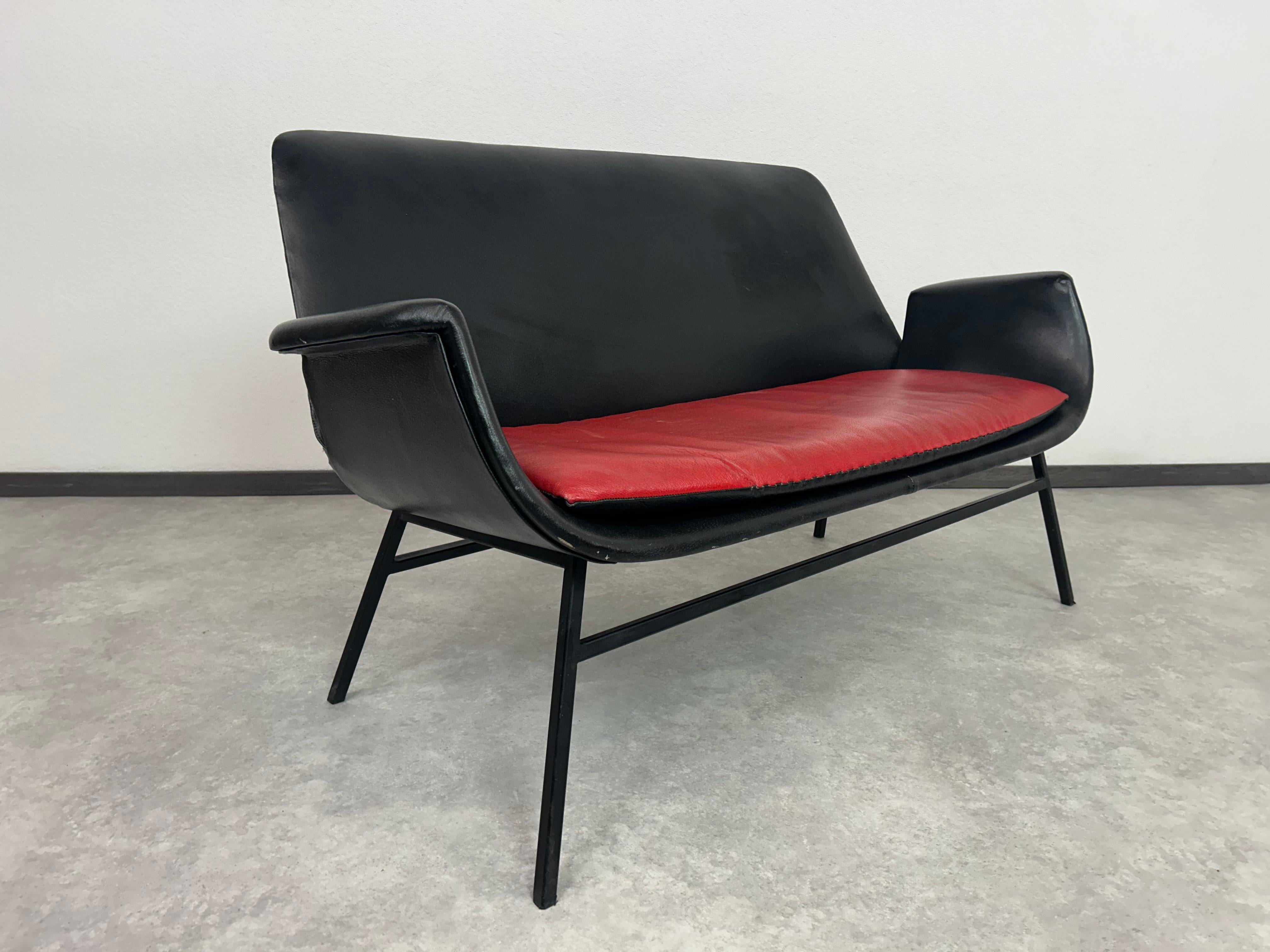 Groupe de sièges en cuir de style mid-century attr. Gastone Rinaldi Bon état - En vente à Banská Štiavnica, SK