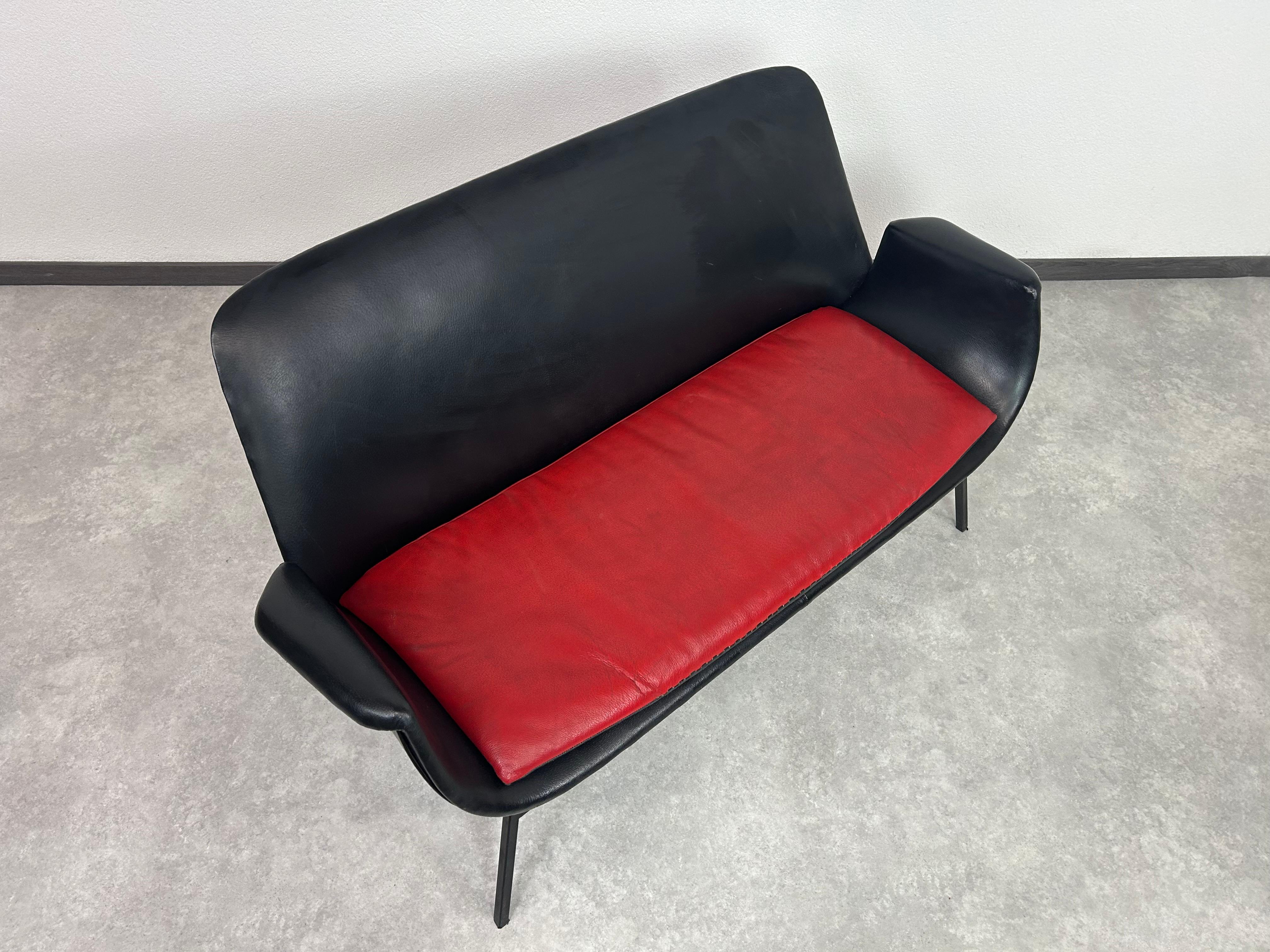 Métal Groupe de sièges en cuir de style mid-century attr. Gastone Rinaldi en vente