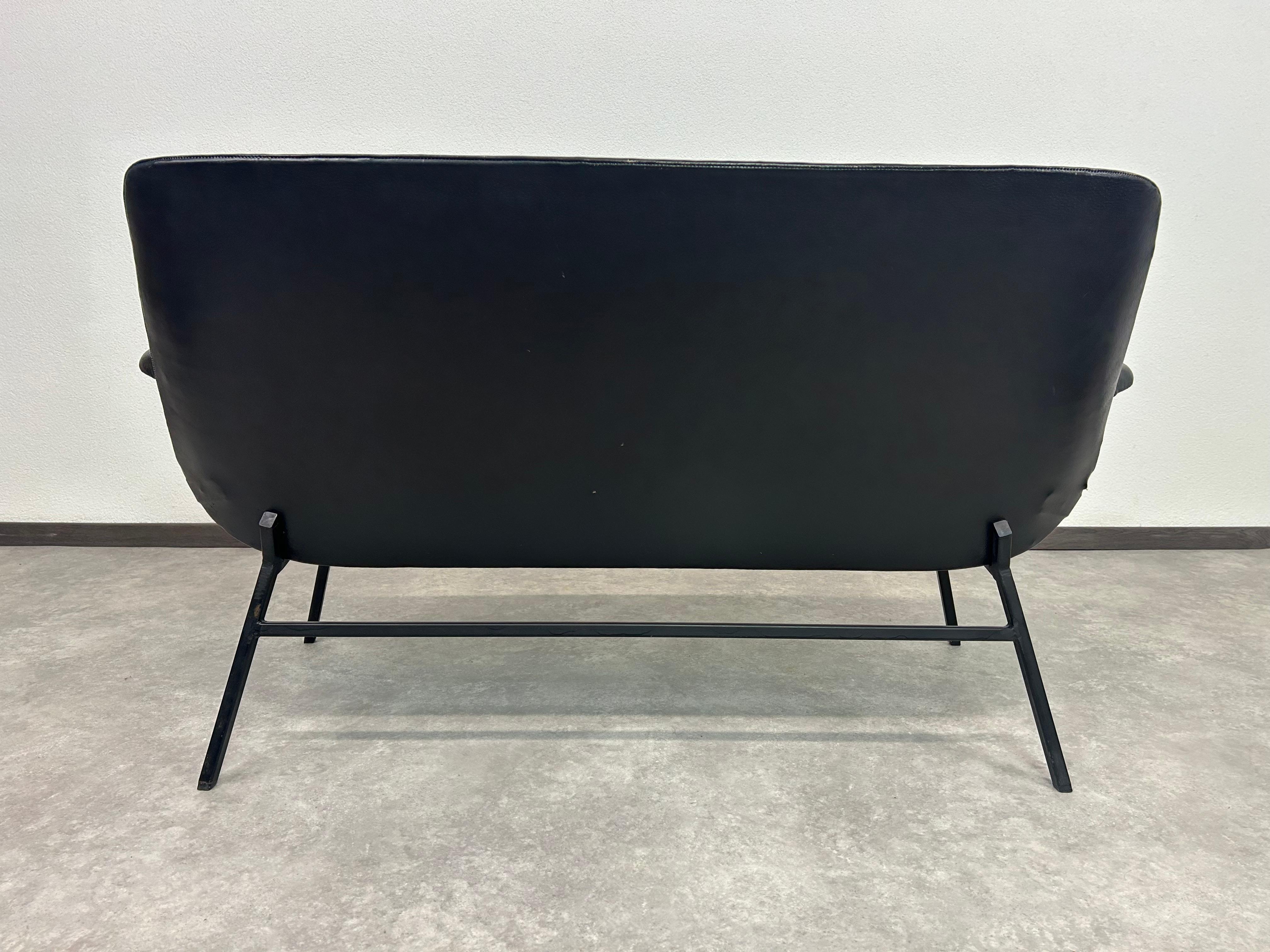 Groupe de sièges en cuir de style mid-century attr. Gastone Rinaldi en vente 1
