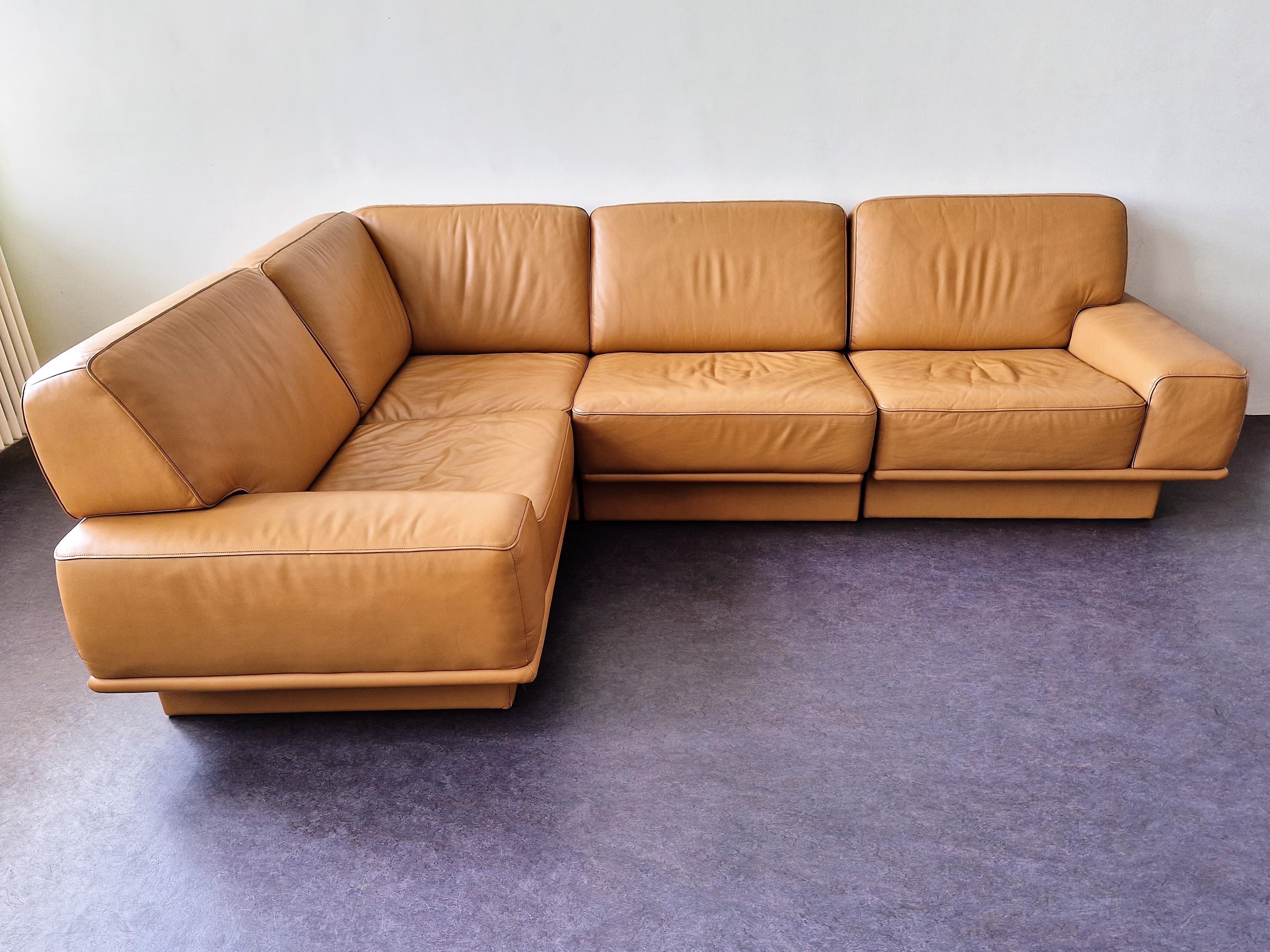 This impressive sectional corner sofa was made by the famous Swiss company 'De Sede'. We have not been able to find much information but we believe it to be model DS94. A beautiful design made of high quality brown leather. It consists out of 4