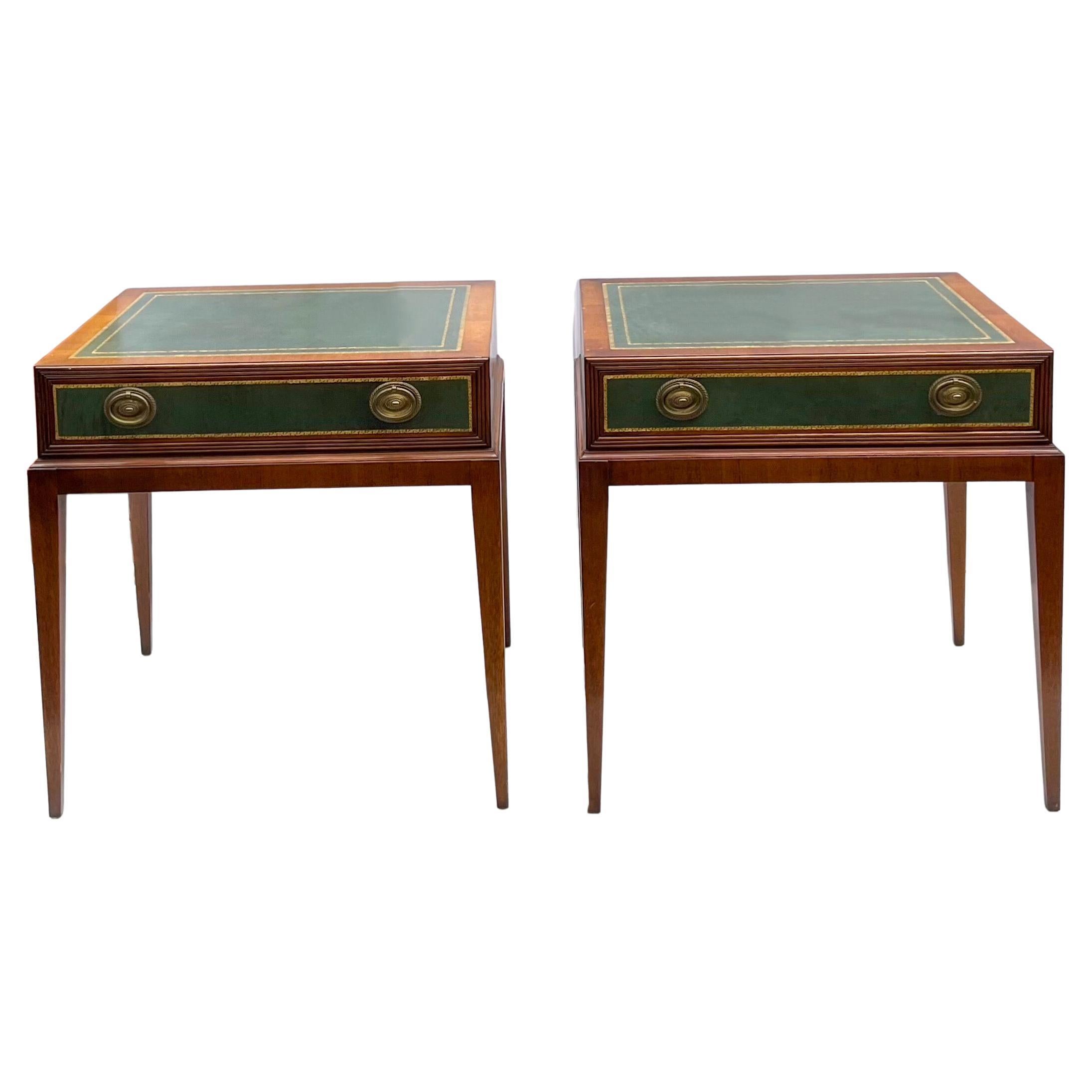 Paire de tables d'appoint en cuir du milieu du siècle dernier, dans le style de Parzinger pour Charak