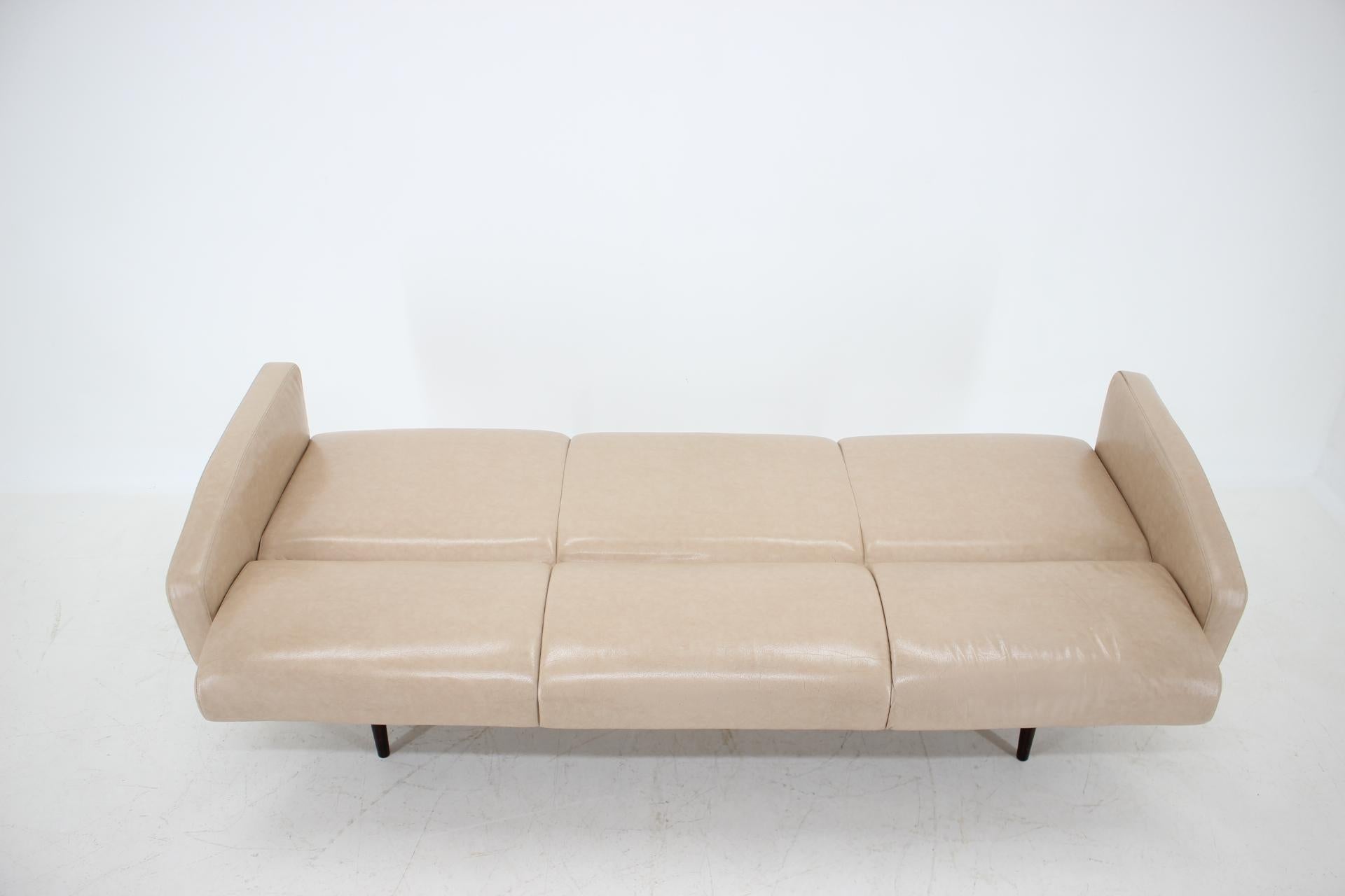 Midcentury Leather Sofa Designed by Miroslav Navrátil, 1970s In Good Condition In Praha, CZ