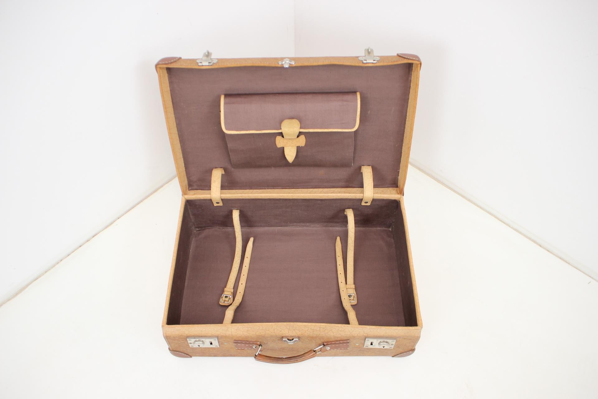 Mid-Century Modern Mid-Century Leather Suitcase, 1950s For Sale
