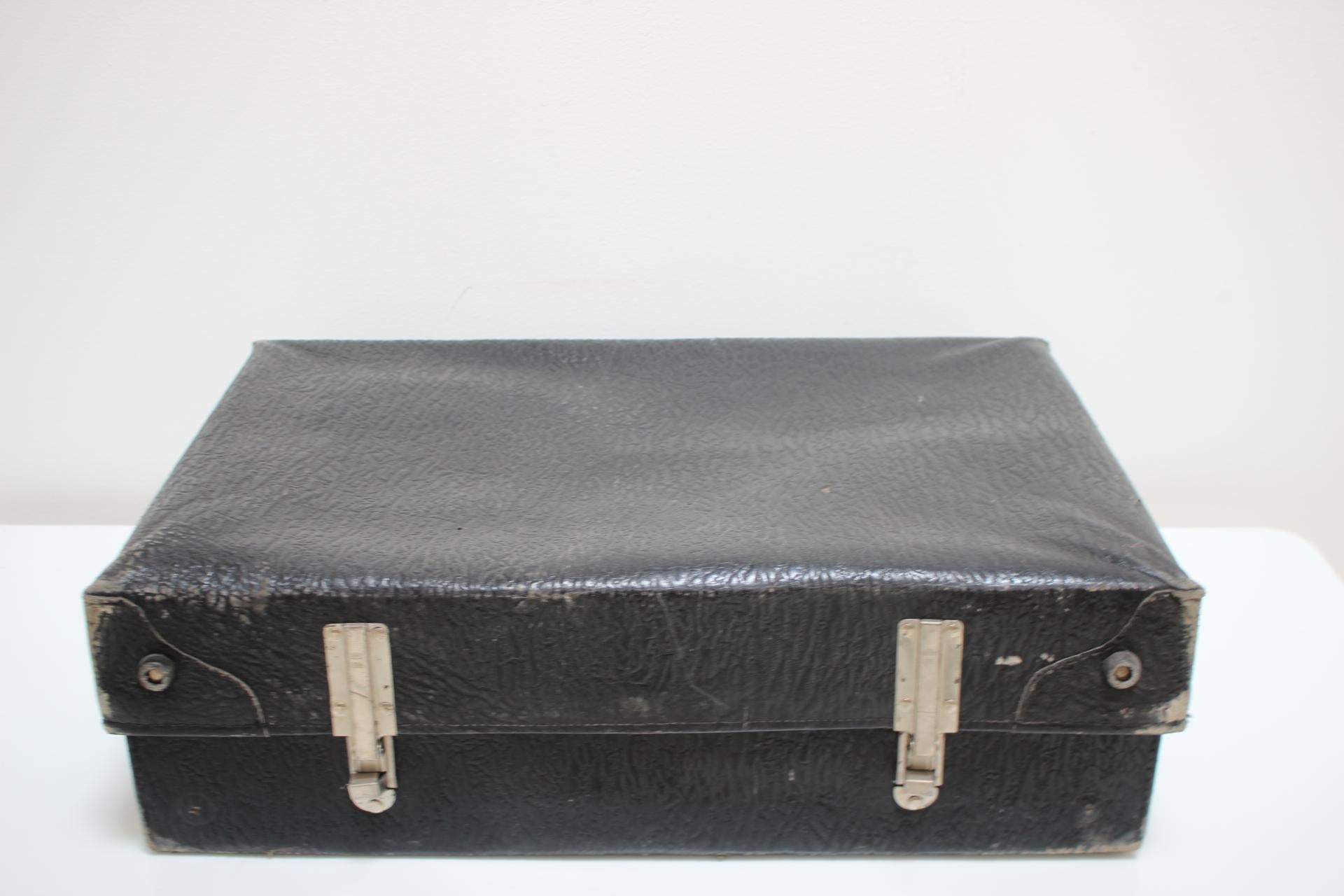 Midcentury Leather Suitcase, circa 1950s For Sale 2