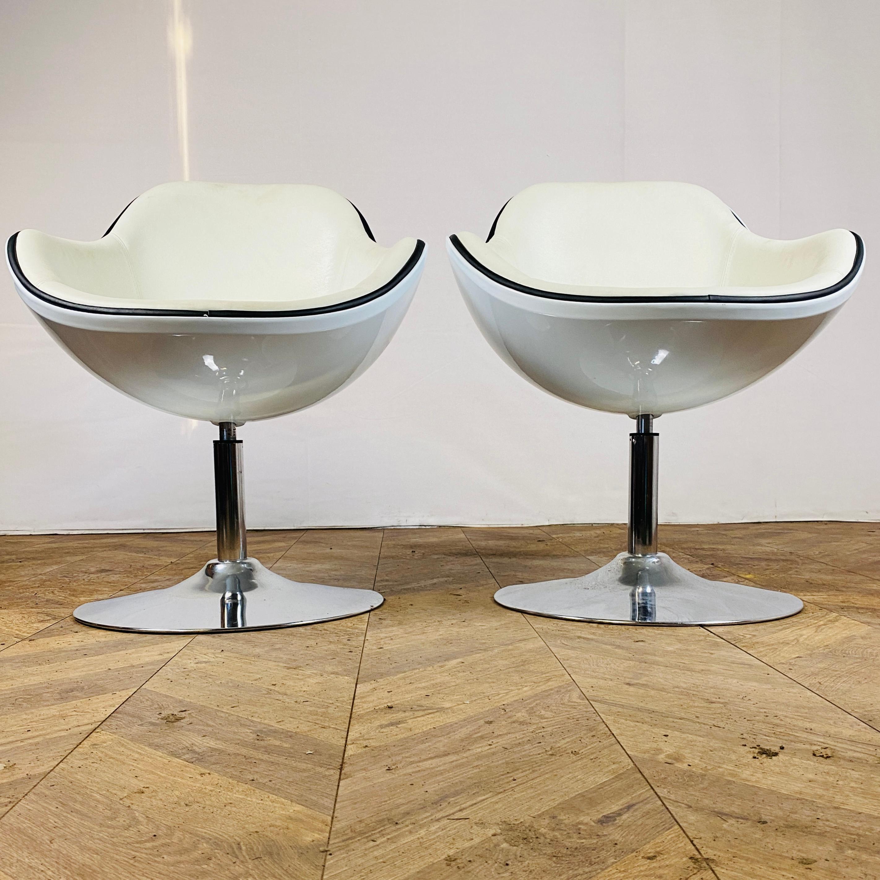 Mid-Century Leather Swivel Egg / Tub Chairs on Chrome Tulip Base, Set of 2 4