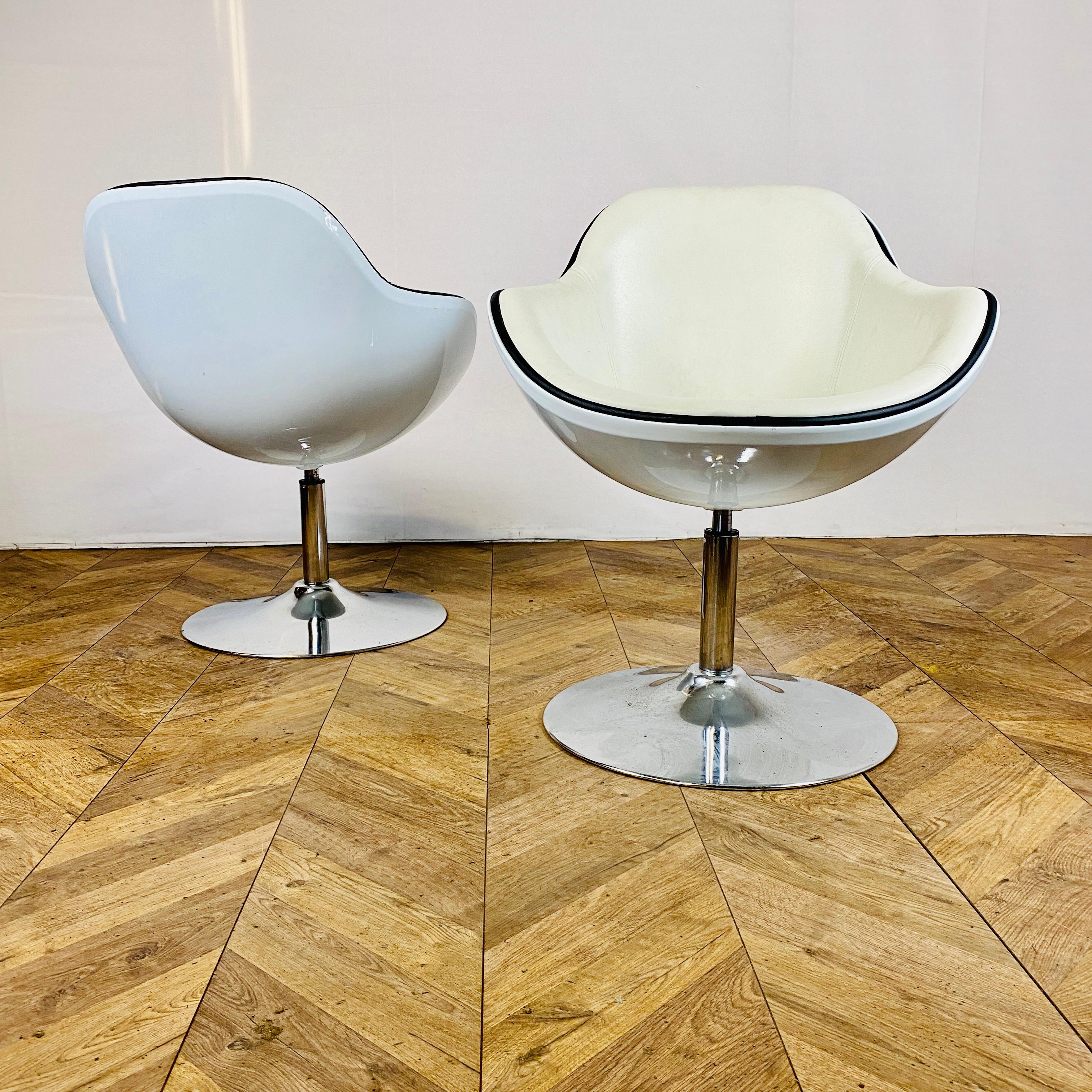 Mid-Century Leather Swivel Egg / Tub Chairs on Chrome Tulip Base, Set of 2 5