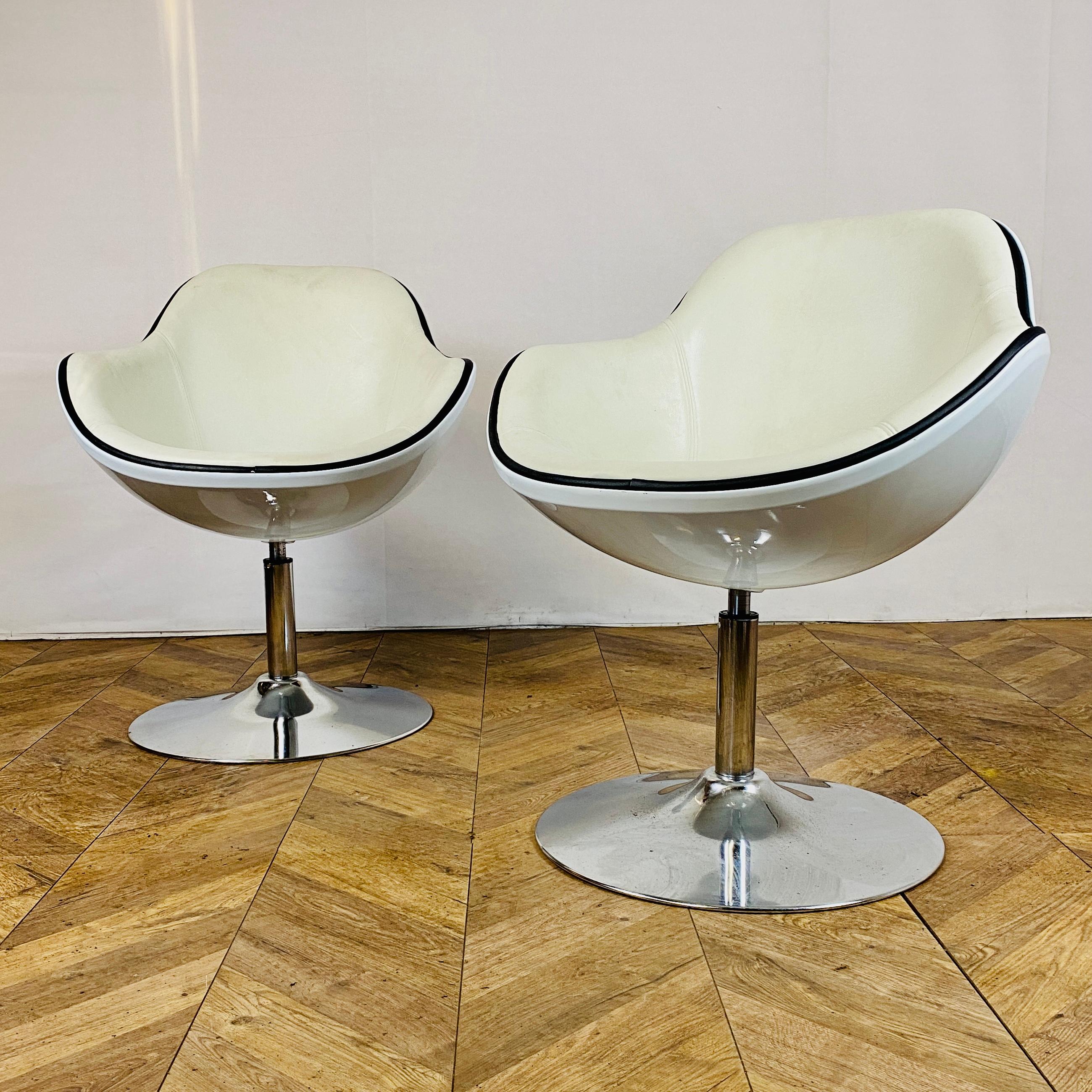 Mid-Century Modern Mid-Century Leather Swivel Egg / Tub Chairs on Chrome Tulip Base, Set of 2