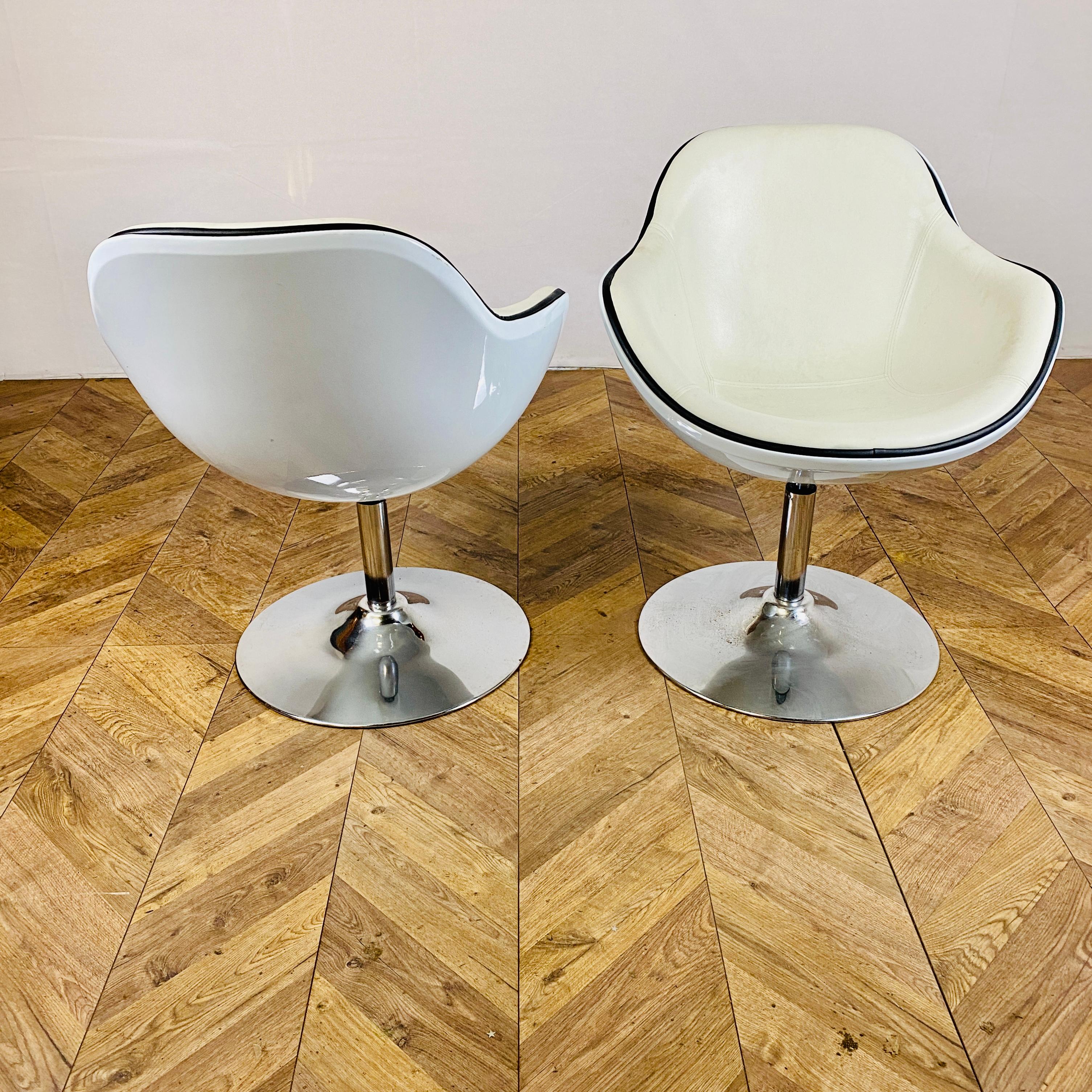 British Mid-Century Leather Swivel Egg / Tub Chairs on Chrome Tulip Base, Set of 2