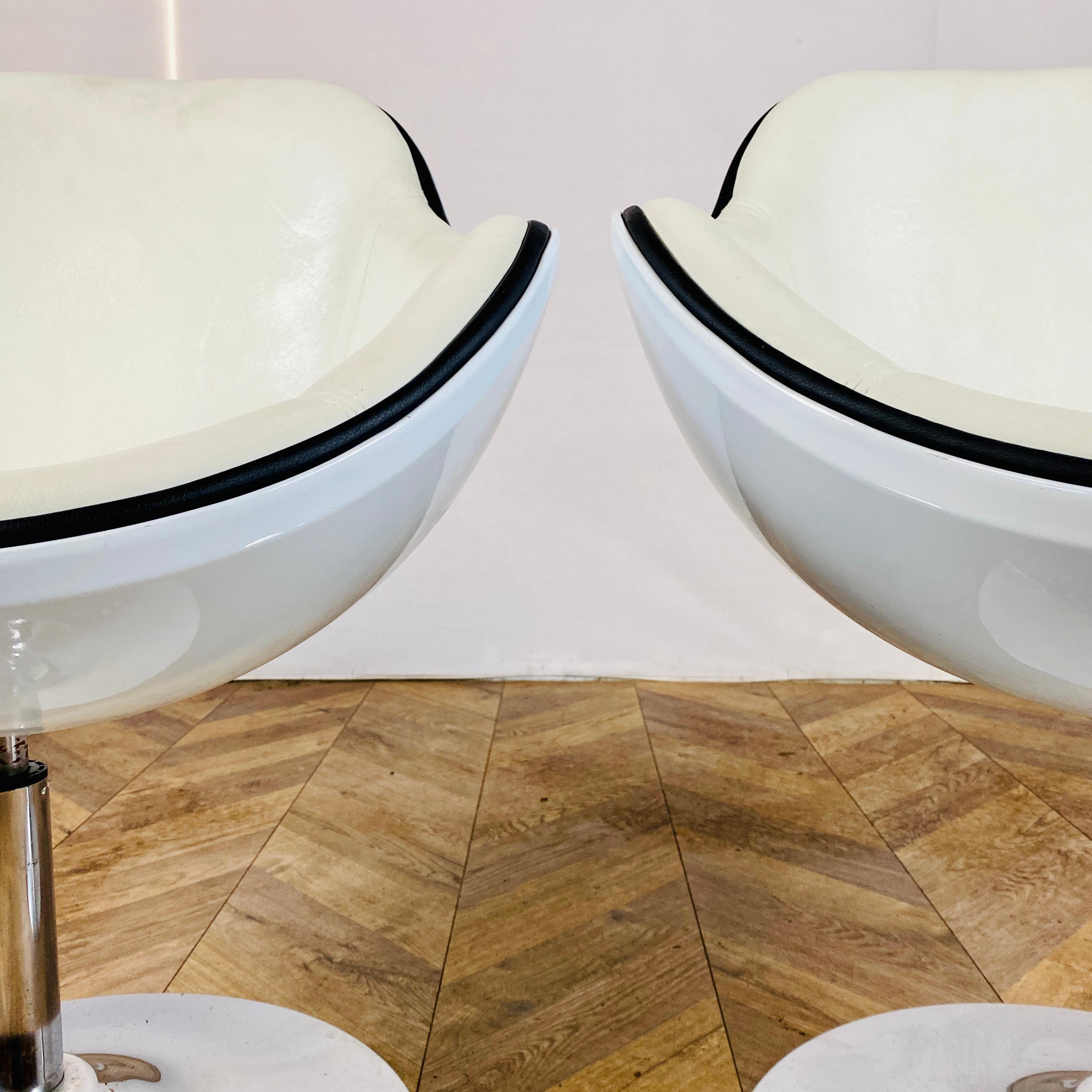 Mid-Century Leather Swivel Egg / Tub Chairs on Chrome Tulip Base, Set of 2 1