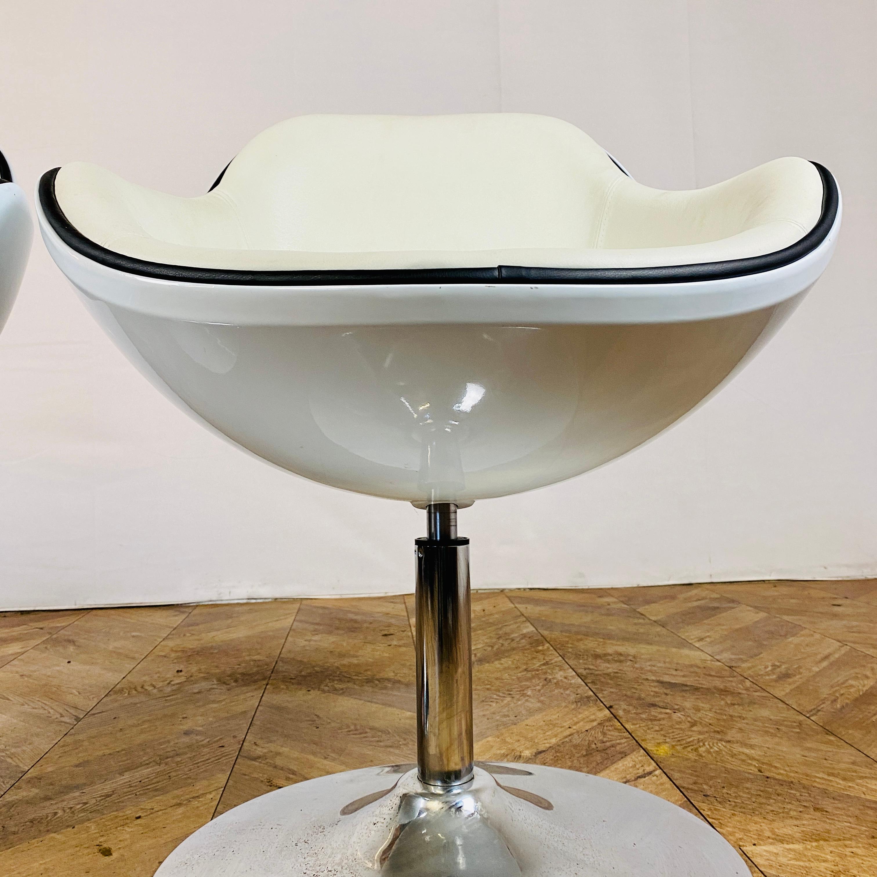 Mid-Century Leather Swivel Egg / Tub Chairs on Chrome Tulip Base, Set of 2 3