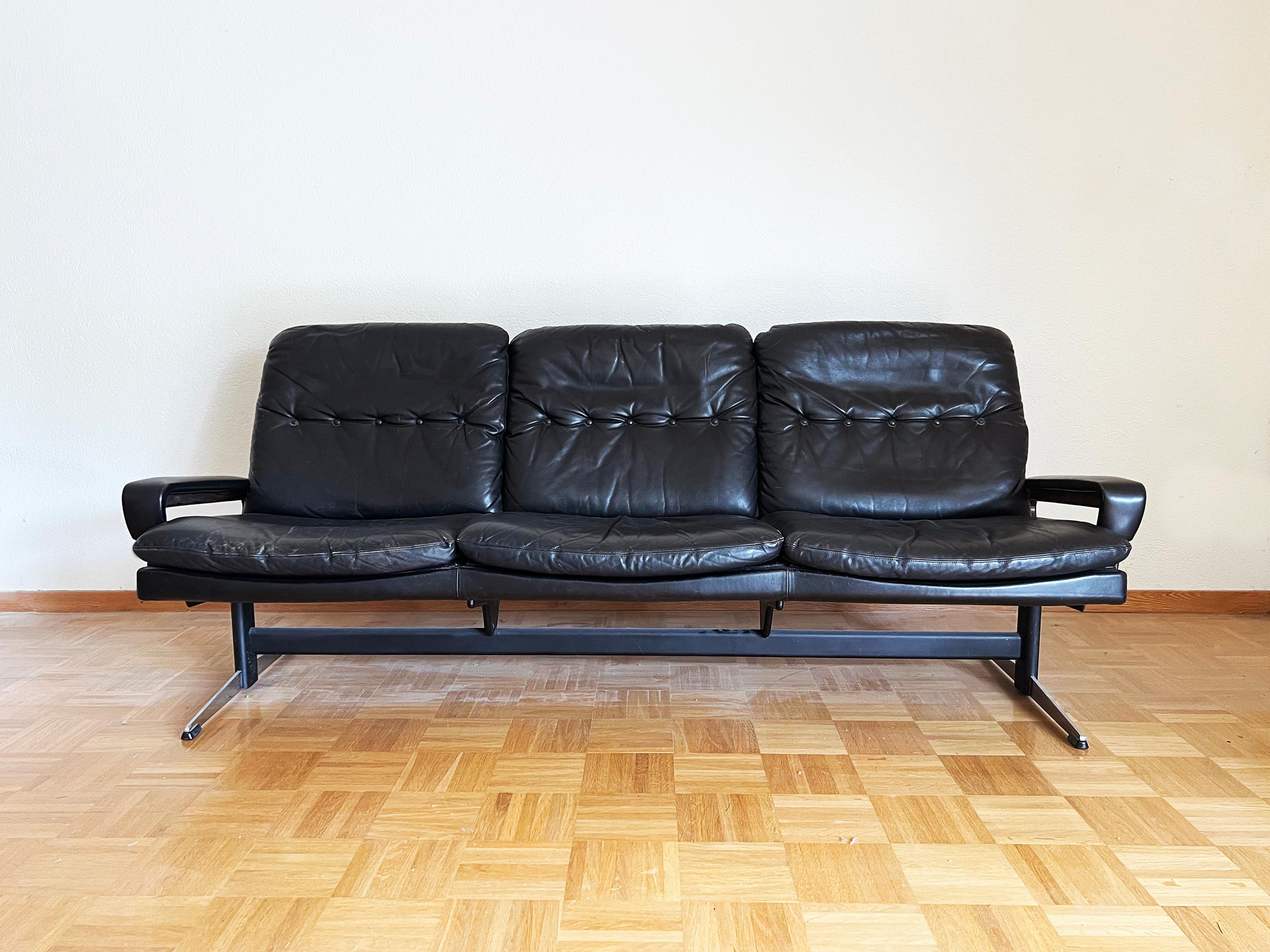 Very excellent vintage condition! All original and only lightly used. 

This Sofa Model King designed by André Vandenbeuck for the Swiss manufacturer Strässle in the 1970s is a cult classic, icon of global design. 

The rose teak detailing with the
