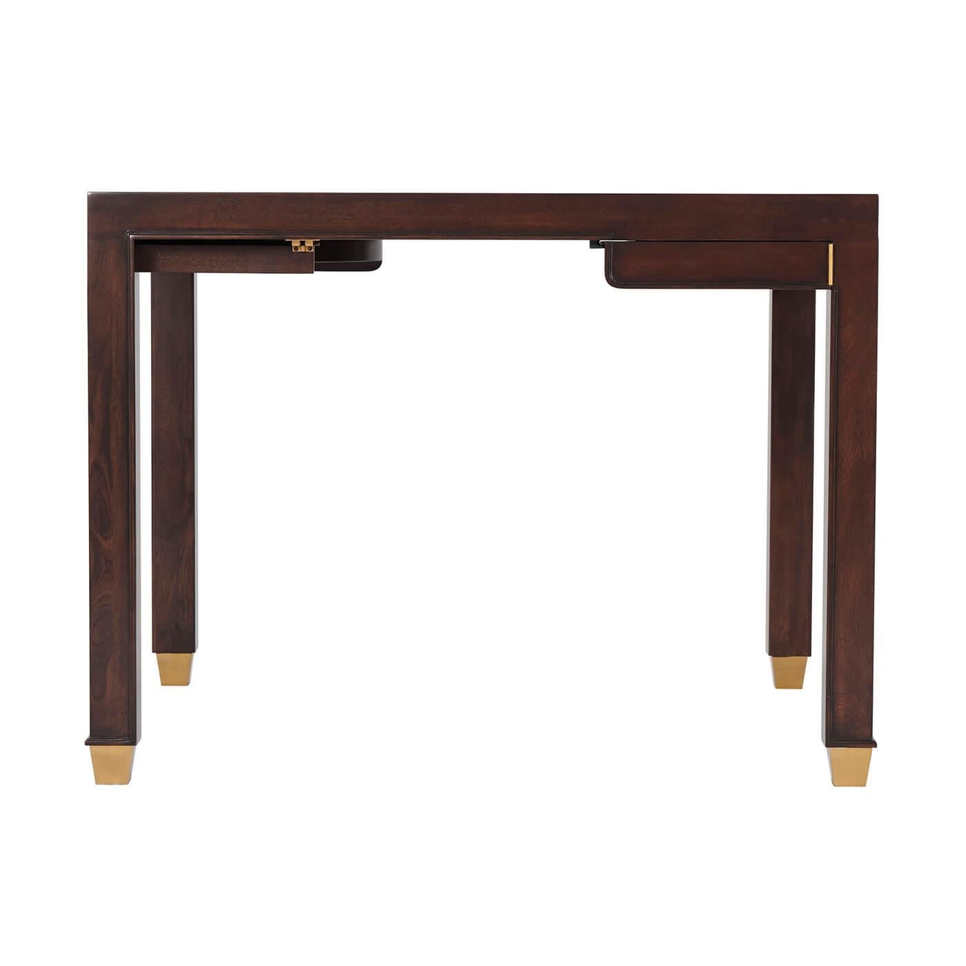 Mid-Century Modern Table de jeu en cuir du milieu du siècle en vente