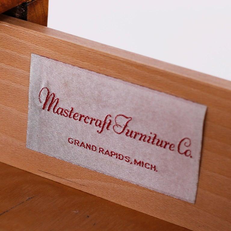 Scrivania con piano in pelle di metà secolo con gambe in finto bambù di Mastercraft in vendita 3