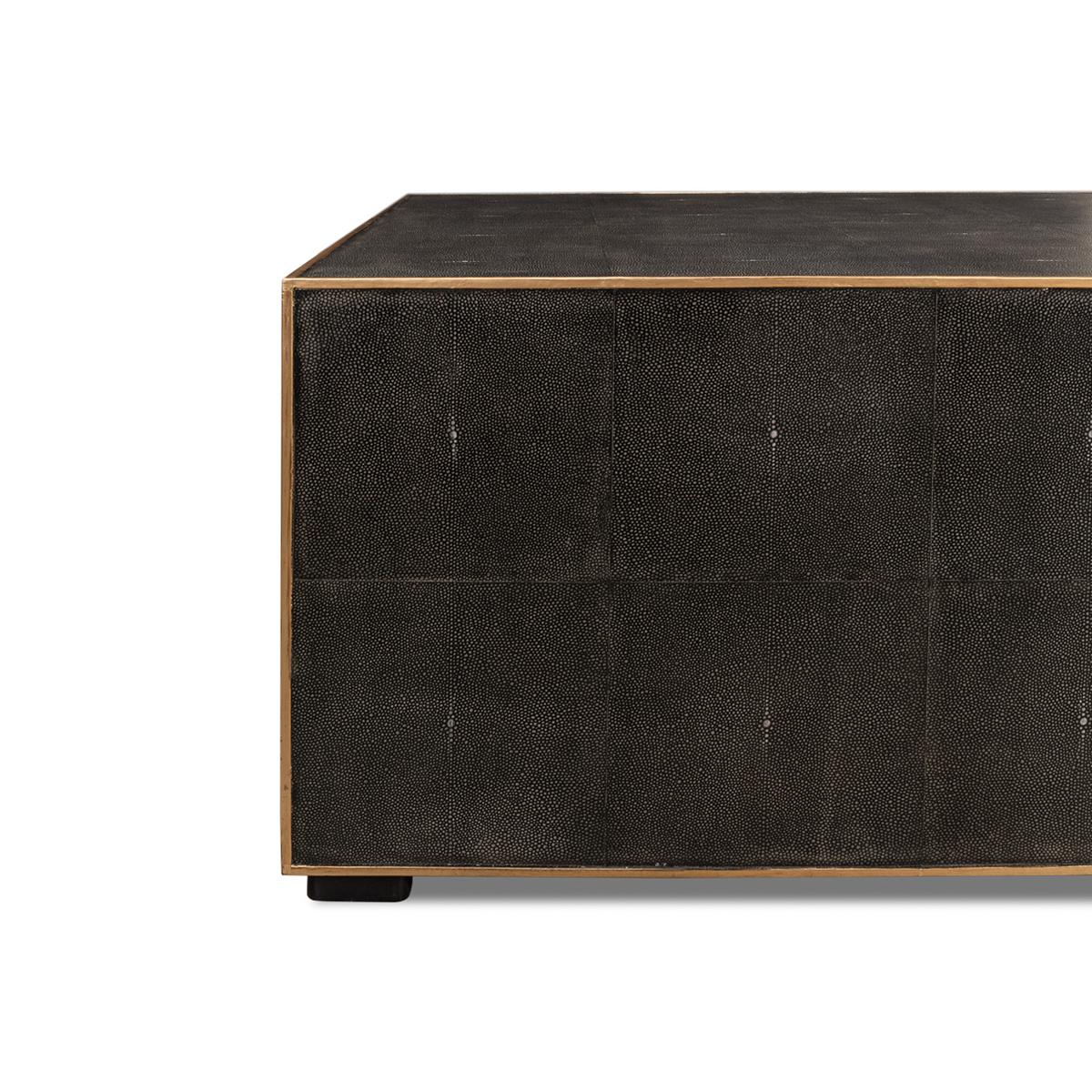 Cuir Table basse du milieu du siècle enveloppée de cuir en vente