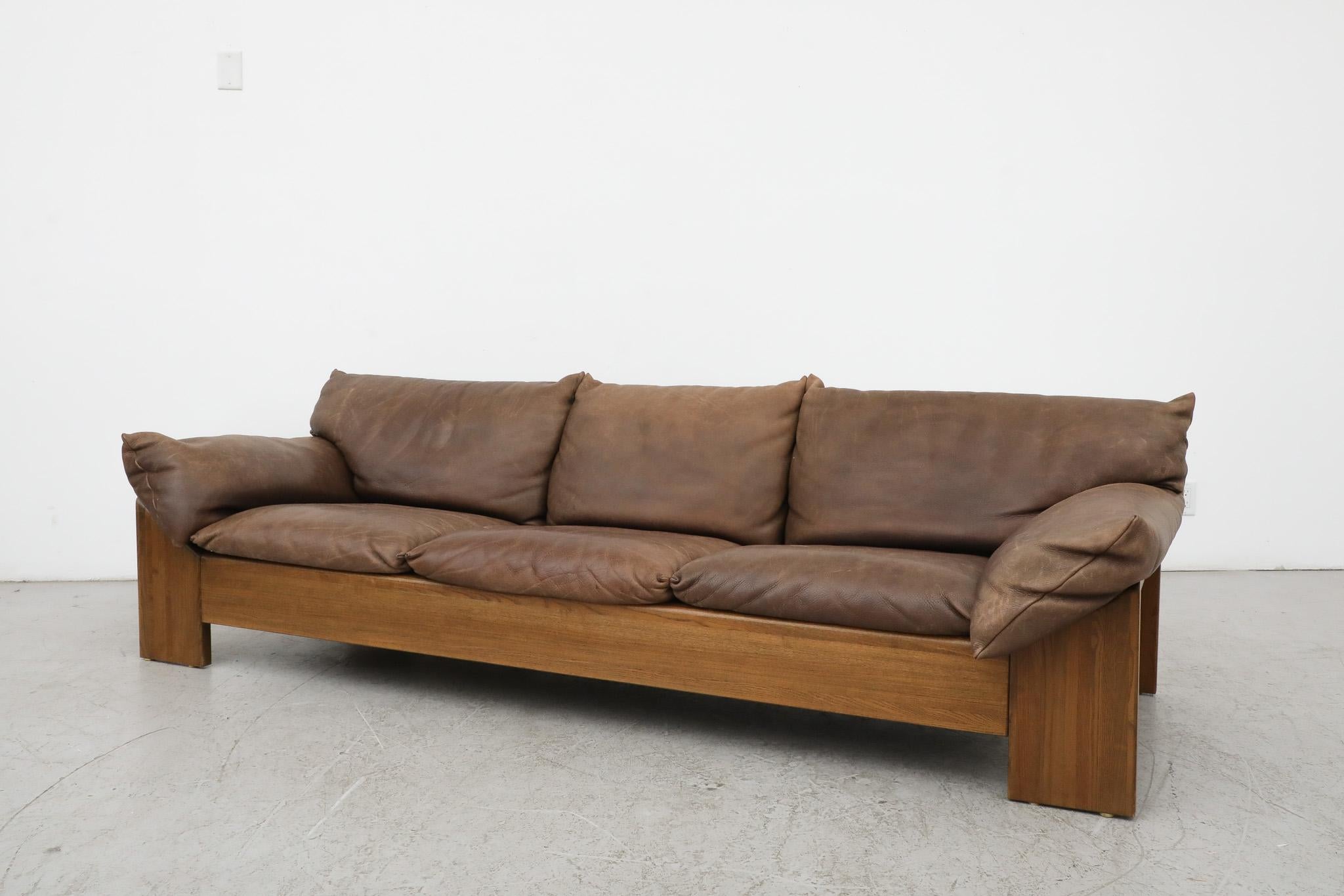 Mid-Century Leolux 3-Sitzer Sofa aus Eiche und Leder (Moderne der Mitte des Jahrhunderts)