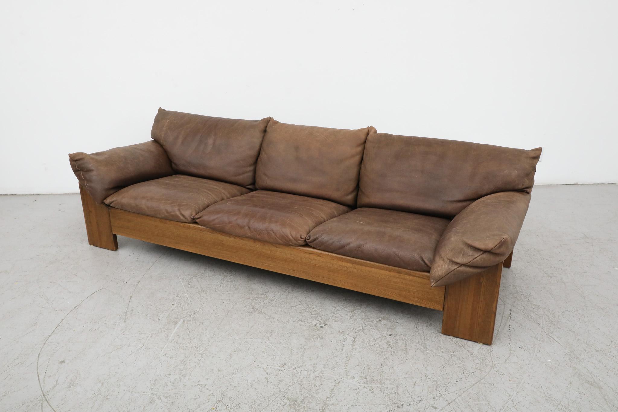 Mid-Century Modern Mid-Century Leolux 3 Seater Oak and Leather Sofa For Sale