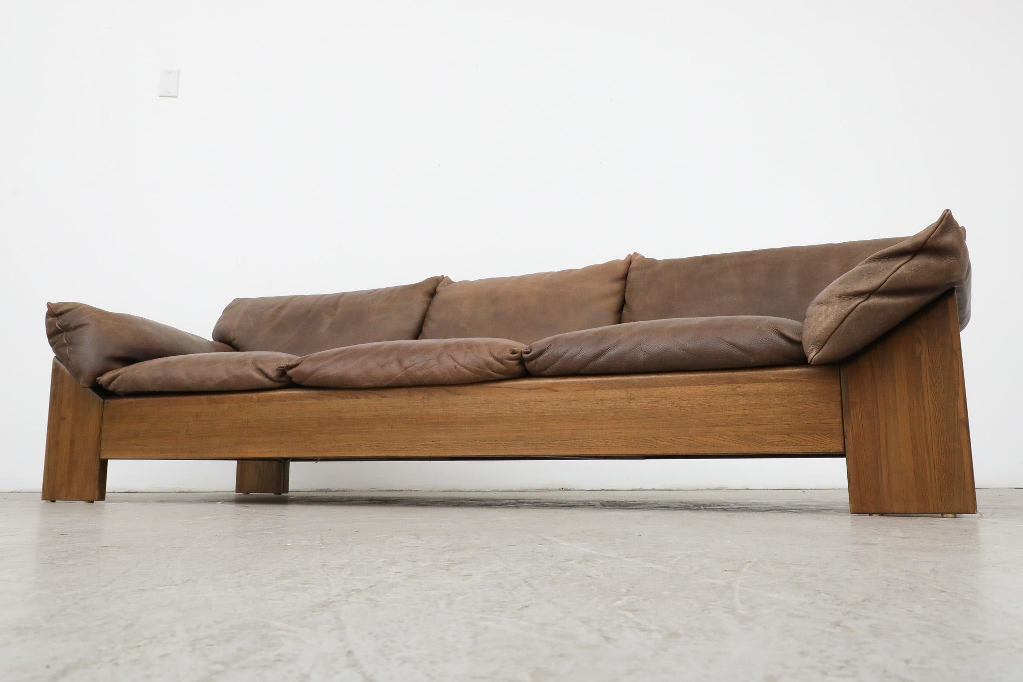 Dutch Mid-Century Leolux 3 Seater Oak and Leather Sofa For Sale