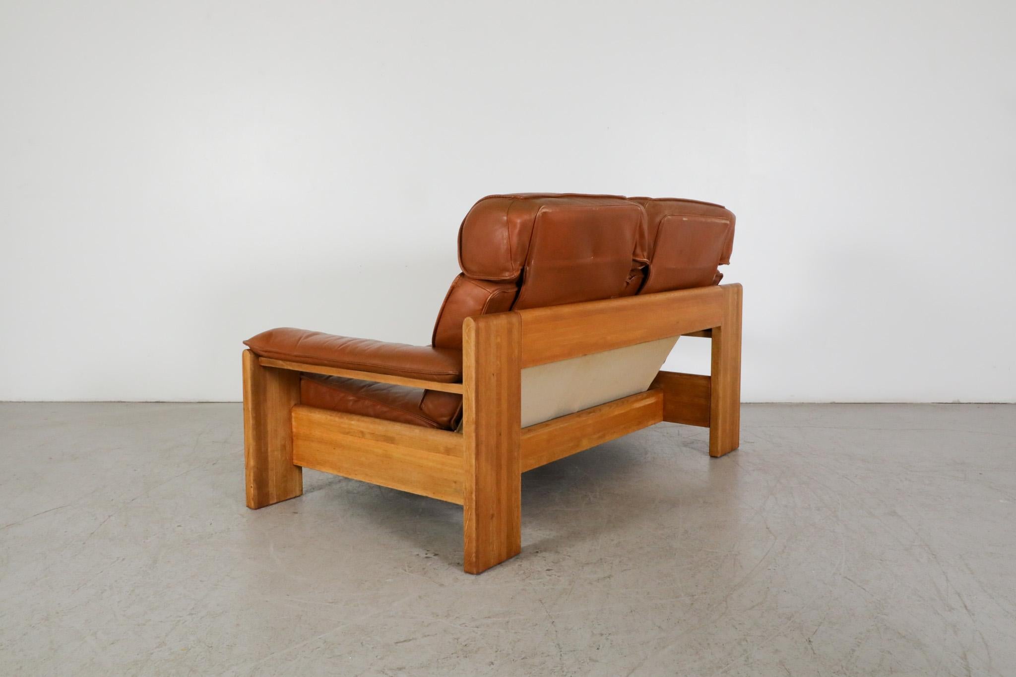 Mid-Century Leolux Oak Framed Cognac Leather Loveseat with Removable Headrests In Good Condition For Sale In Los Angeles, CA