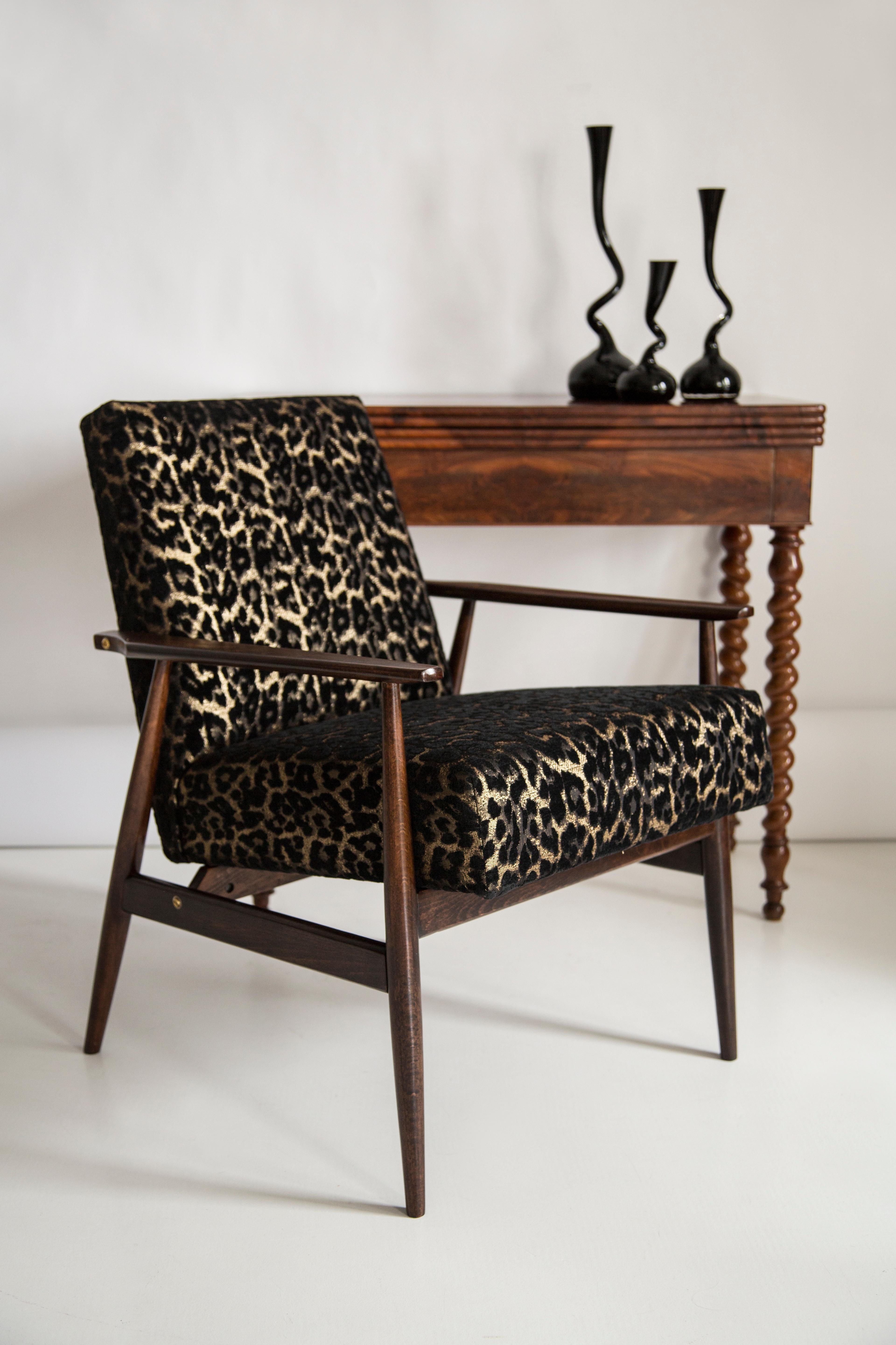 Mid Century Leopard Print Velvet Dante Armchair, H. Lis, Europe, 1960s In Excellent Condition For Sale In 05-080 Hornowek, PL