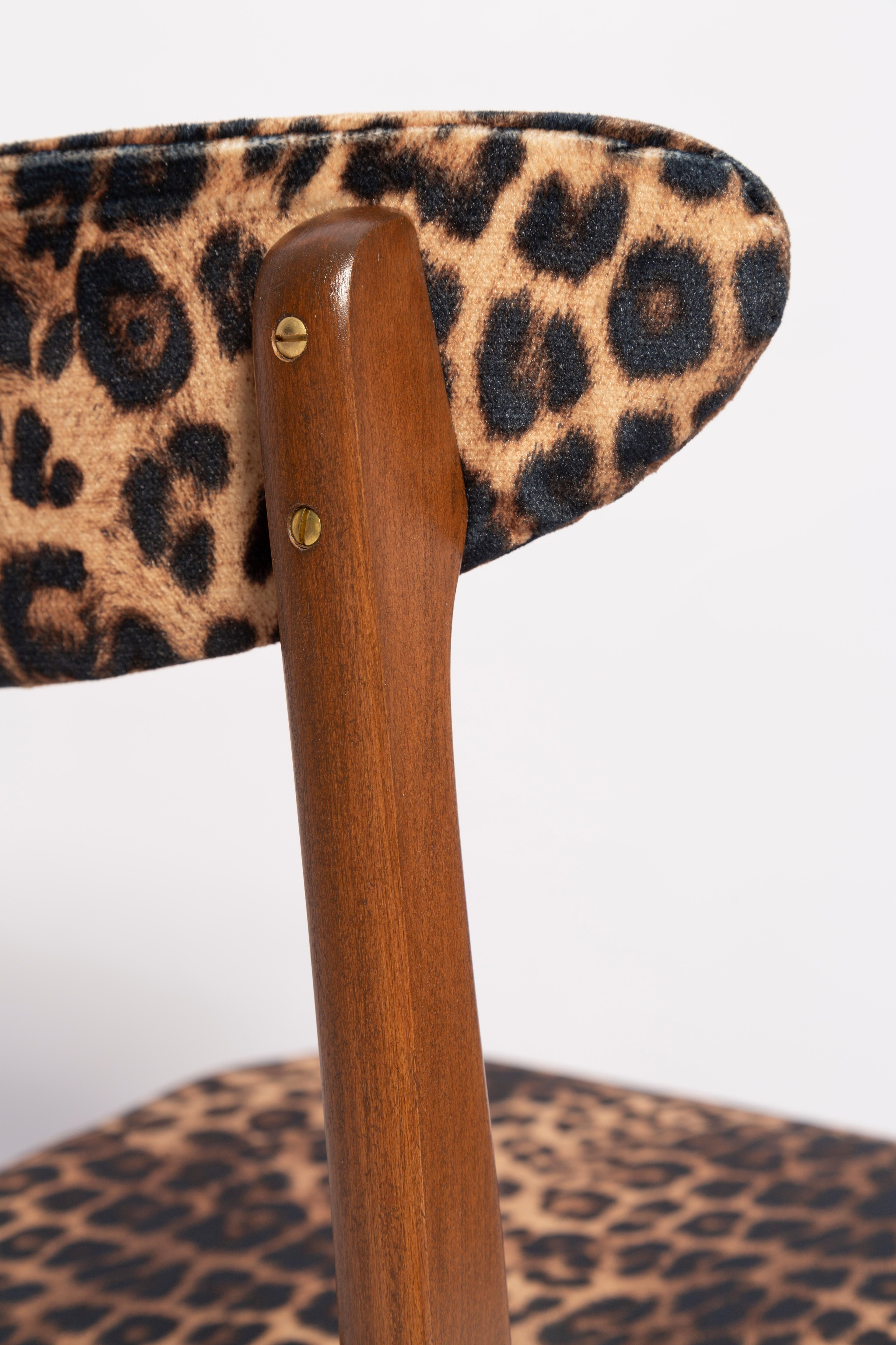 Mid Century Leopard Velvet Chair, Walnut Wood, Rajmund Halas, Poland, 1960s For Sale 3