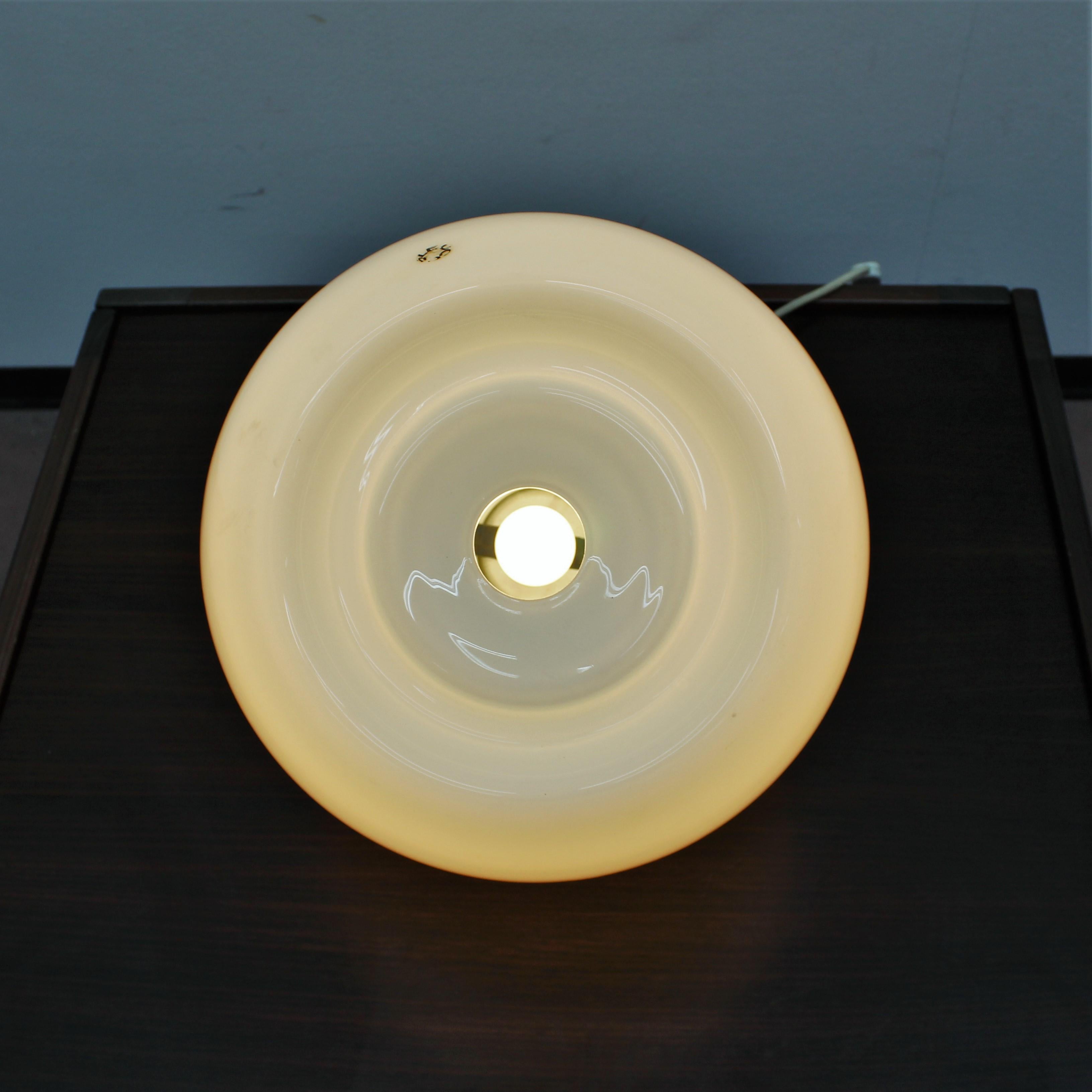 Midcentury Leucos Swivel Table Lamp White Glass, Italy, 1970s 7