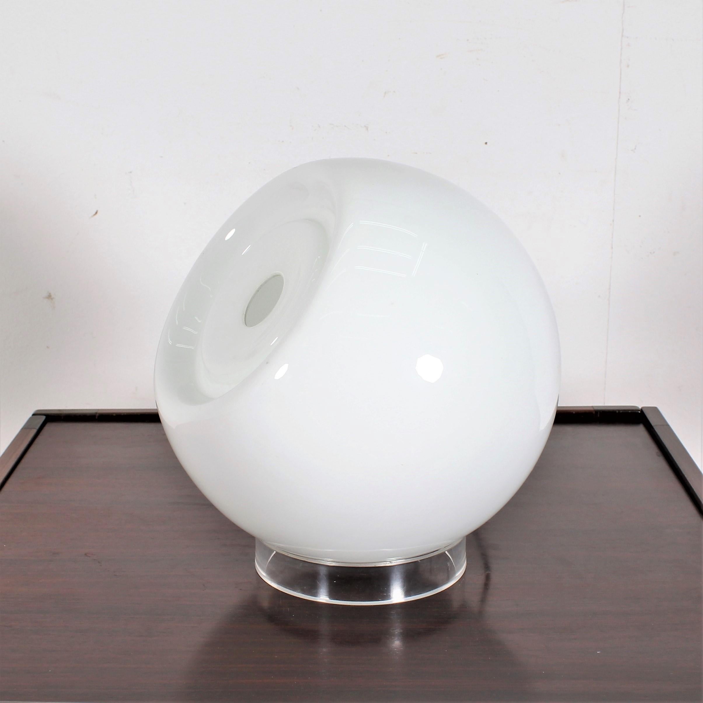 Italian Midcentury Leucos Swivel Table Lamp White Glass, Italy, 1970s