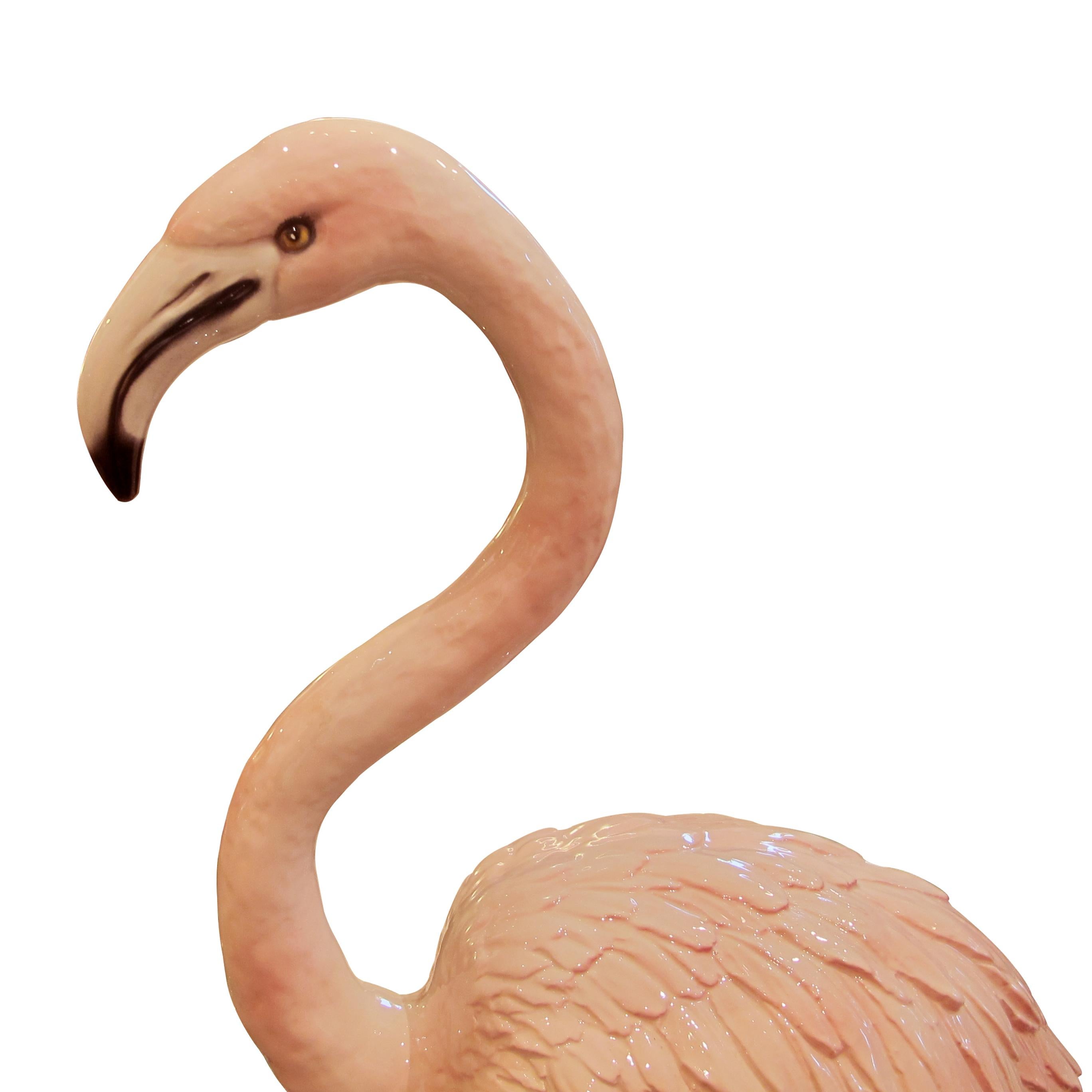 Vernissé Flamant italien du milieu du siècle en céramique émaillée grandeur nature en vente