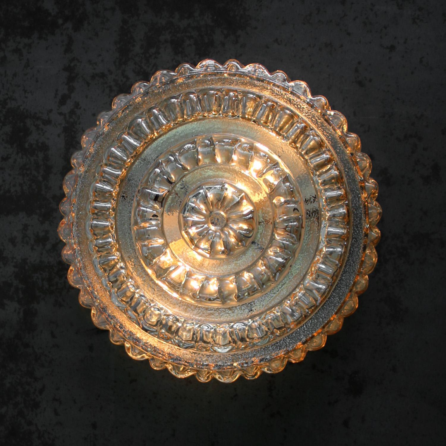 Applique di metà secolo in vetro trasparente ambrato con montatura ad incasso In condizioni buone in vendita a Amsterdam, NL
