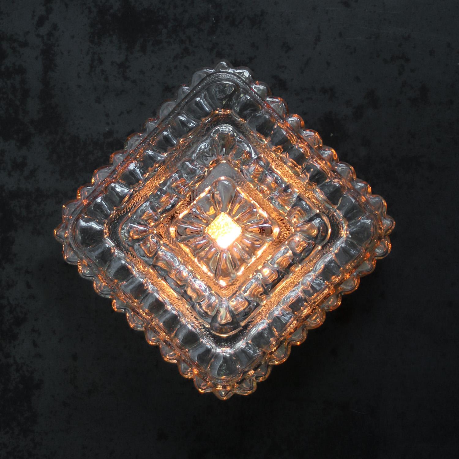 Luz de mediados de siglo Apliques de cristal transparente ámbar para empotrar Metal en venta