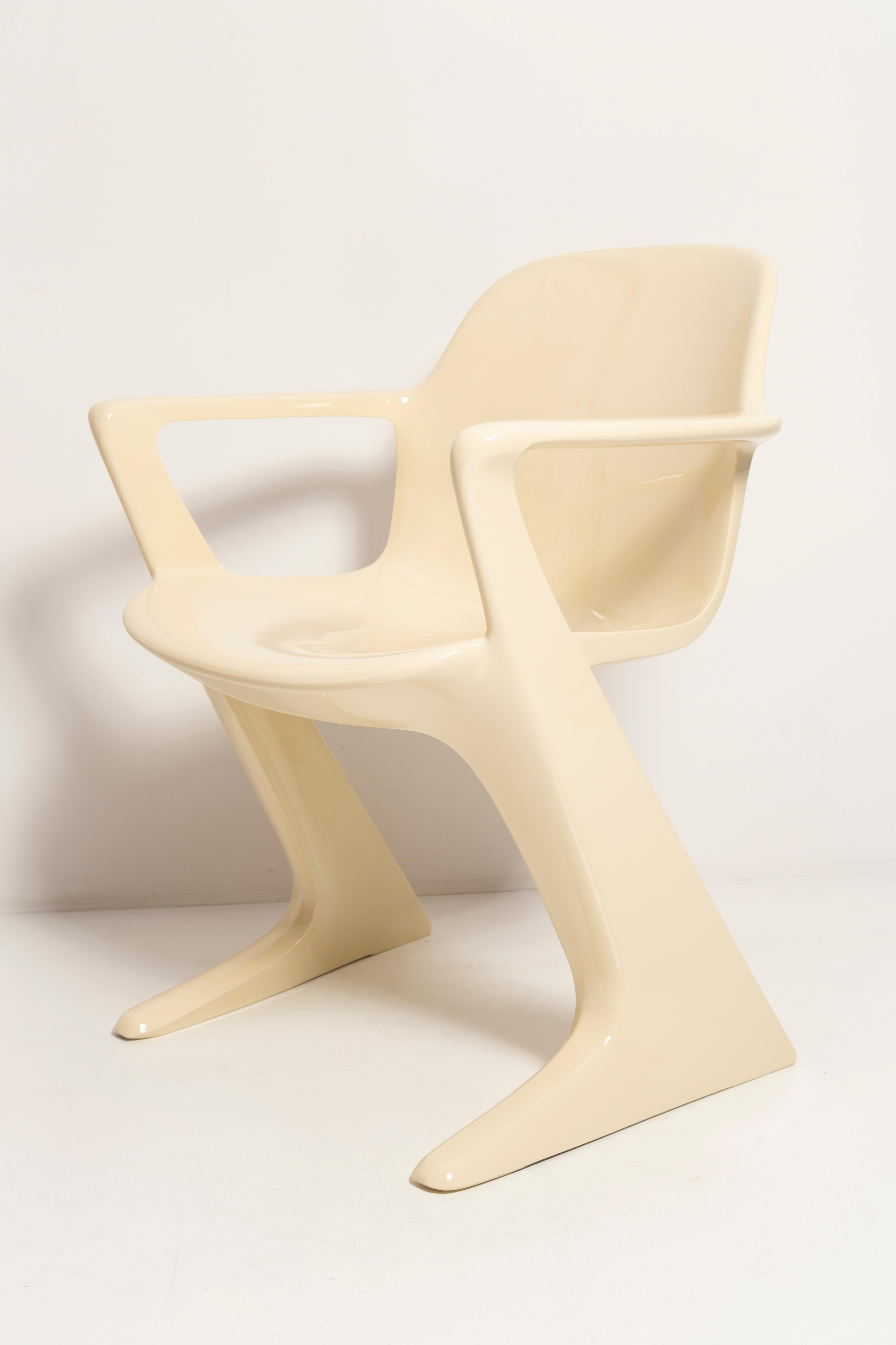 Fiberglass Mid-Century Light Beige Kangaroo Chair Designed by Ernst Moeckl, Germany, 1968 For Sale