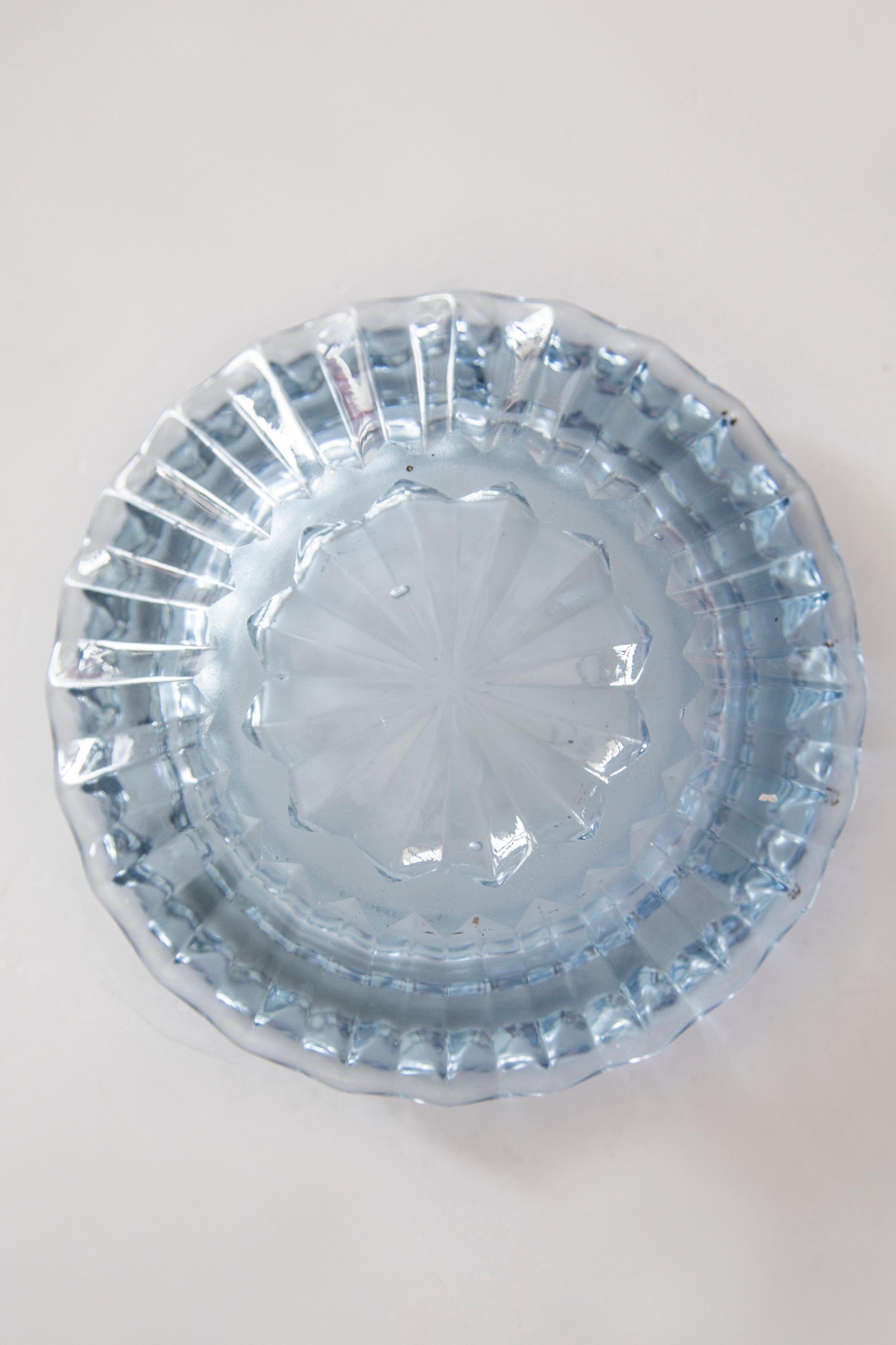 Mid Century Aschenbecher aus hellblauem Kristallglas, Italien, 1970er Jahre (Italienisch) im Angebot