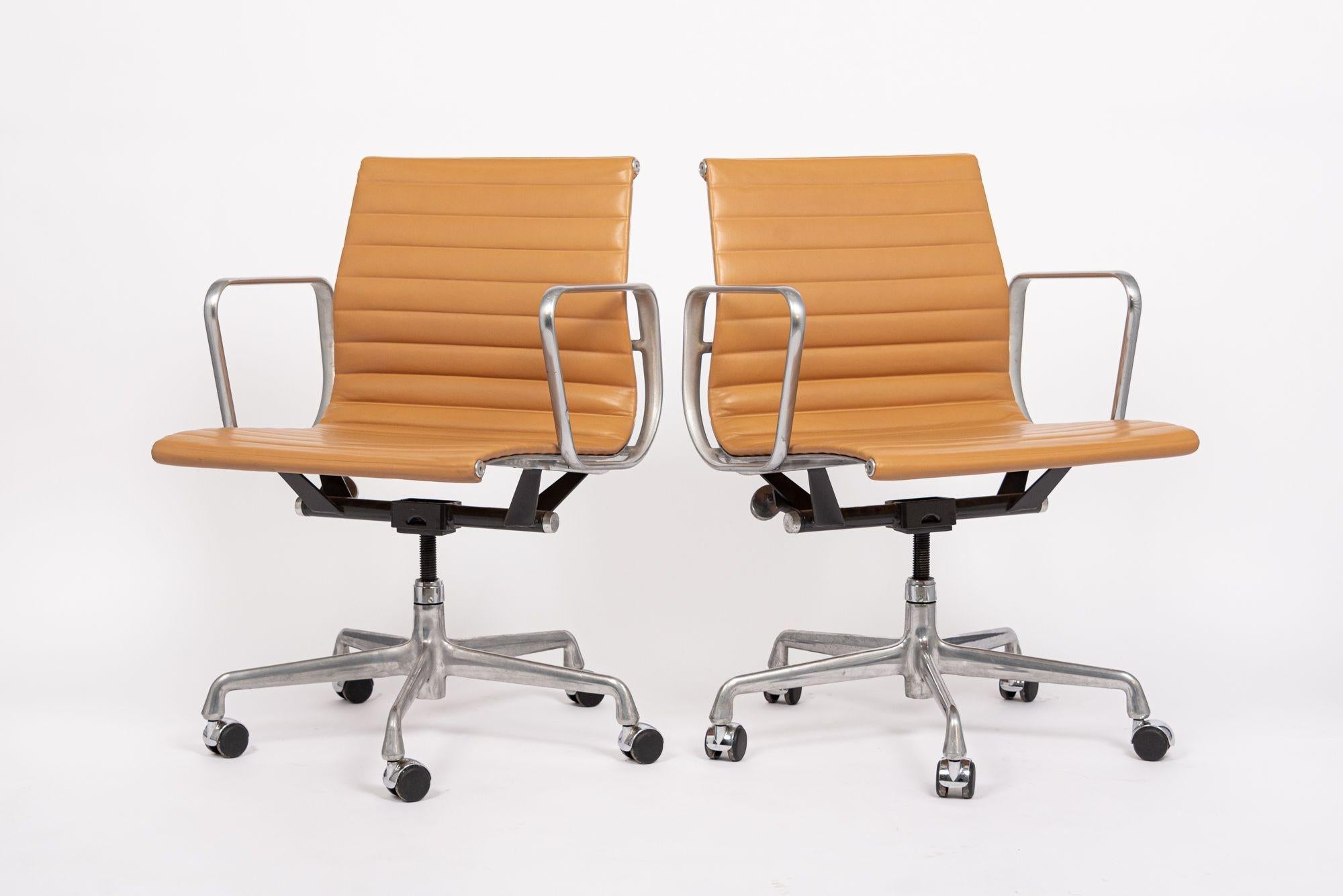 The Aluminum Group Management office chairs designed by Charles & Ray Eames for Herman Miller are from the Eames Aluminum Group Collection. These distinctive chairs resulted from the Eames's experimentation with aluminum, which became more