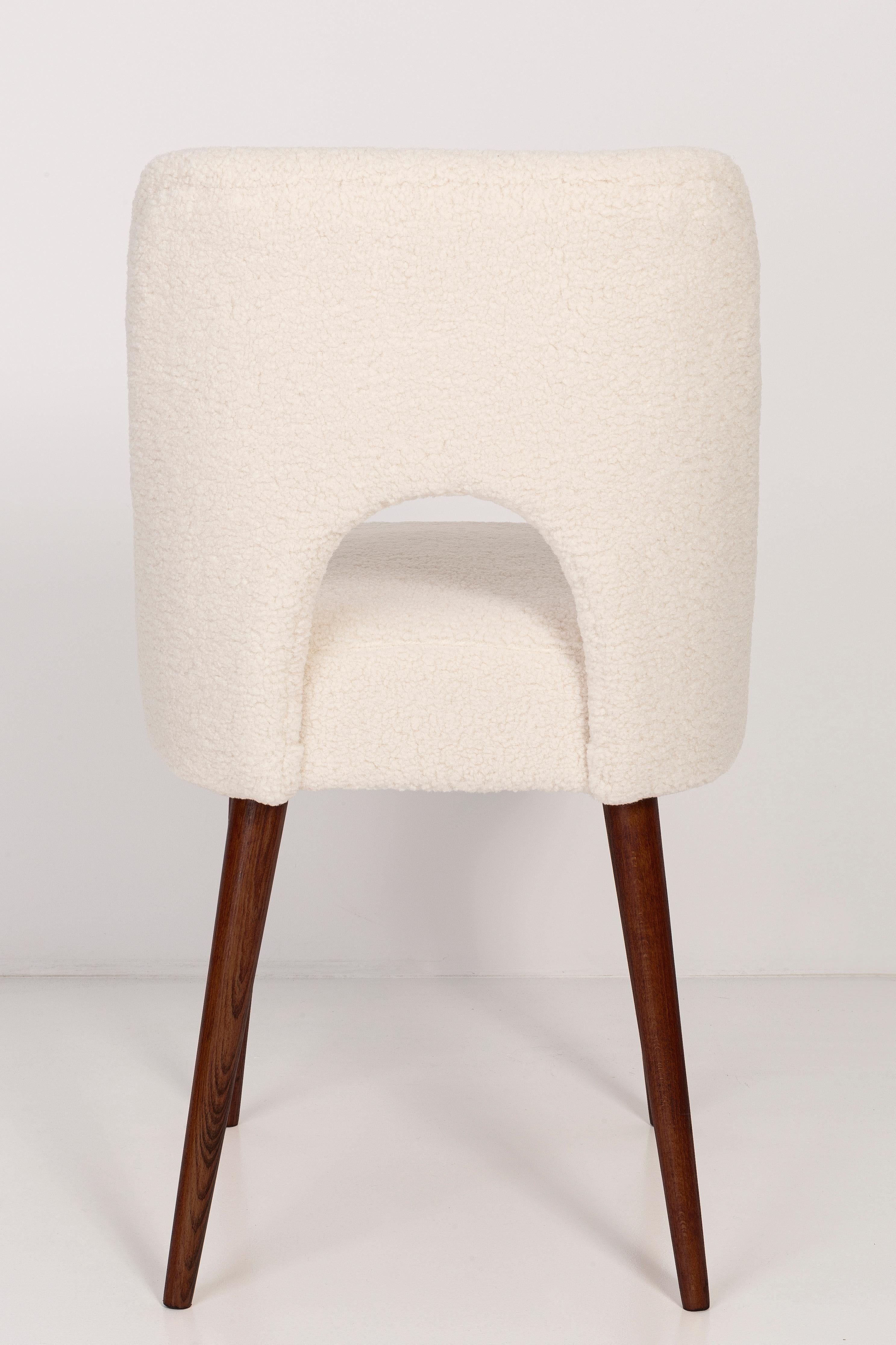 Mid-Century Modern Pair of Mid Century Light Crème Boucle 'Shell' Chairs, Europe, 1960s For Sale
