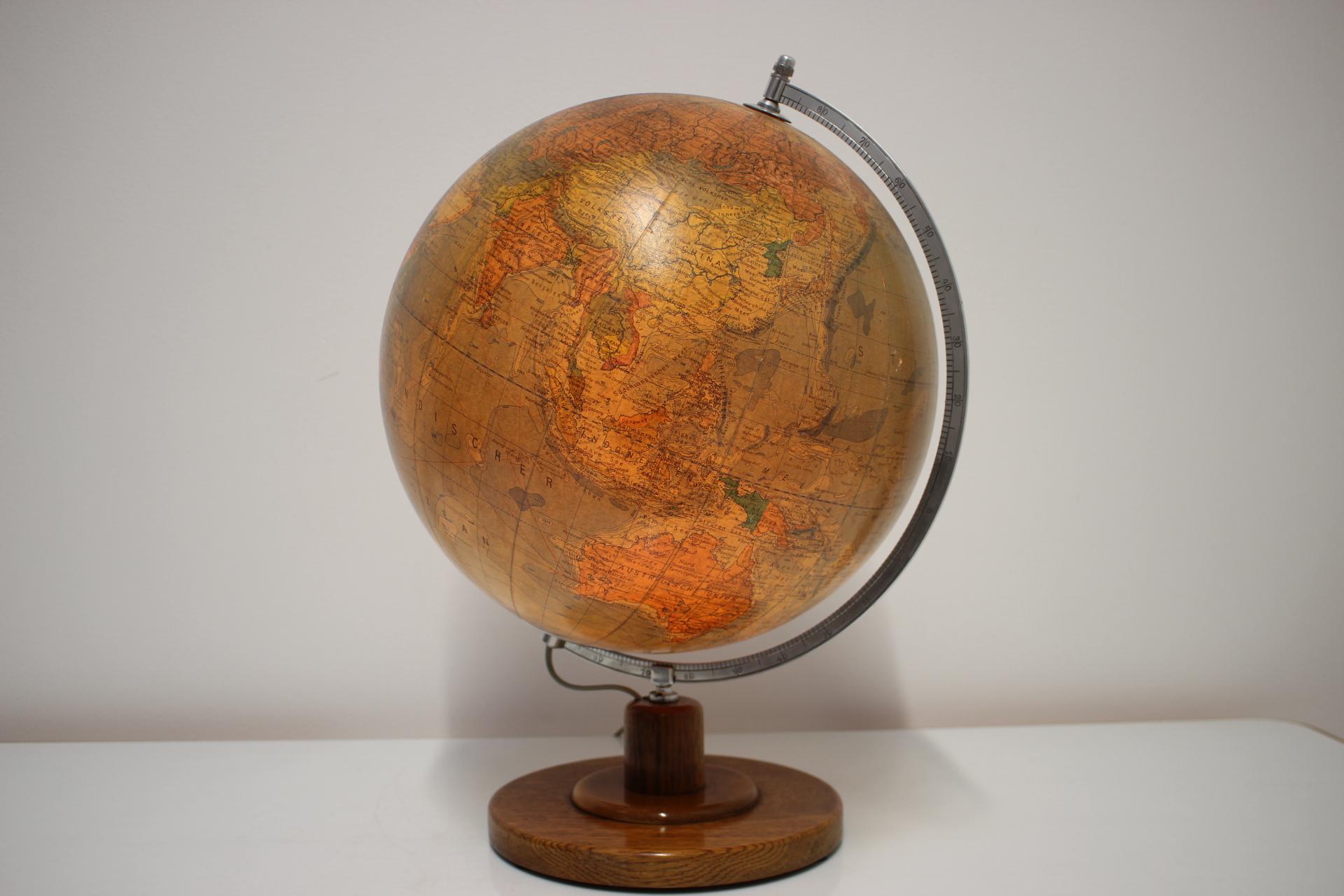 Mid-Century Light Glass Globe with Wooden Base by Paul Rath, 1950s For Sale 3